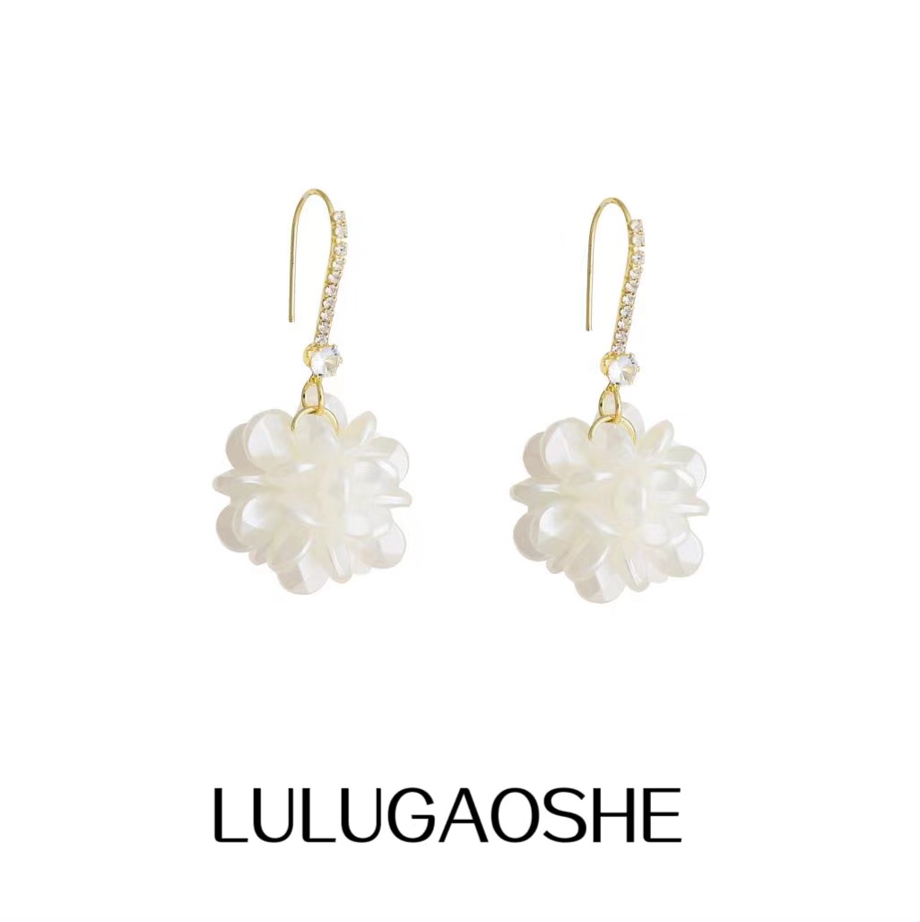 Flower earrings, French retro cluster ear hooks, versatile and high-end earrings for women Item Picture