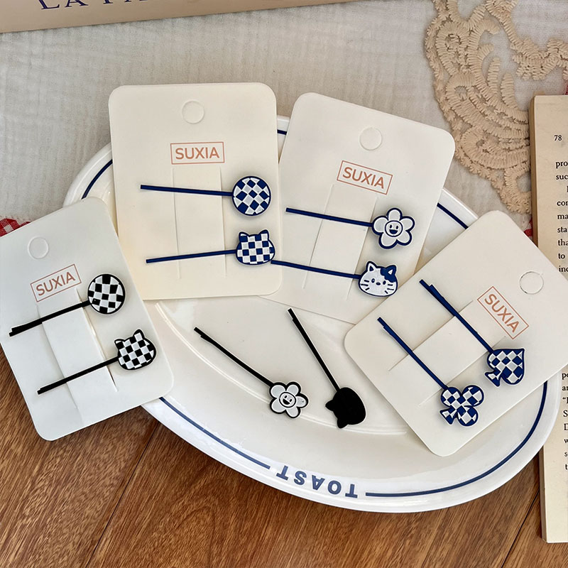Nuevo blanco y negro tablero de tablero tablero de póquer clip de la palabra lindo creativo niños clip de borde de la tarjeta para las mujeres pelo roto clip de flequillo accesorios para el pelo Item Picture