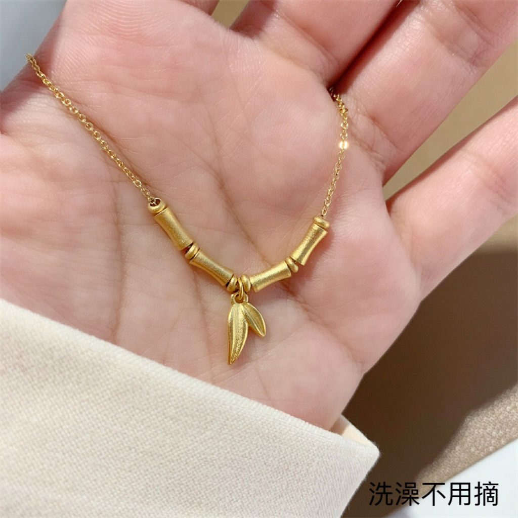 精致 时尚 潮流 高档 大方 不锈钢金色项链女短款秀气端庄 优雅时尚的项链