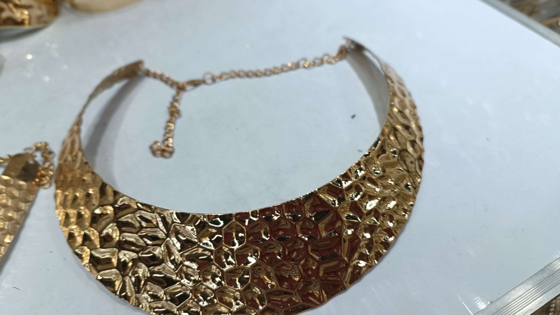 Exaggerated golden necklaces in European and American style Exaggerated golden necklaces in European and American style