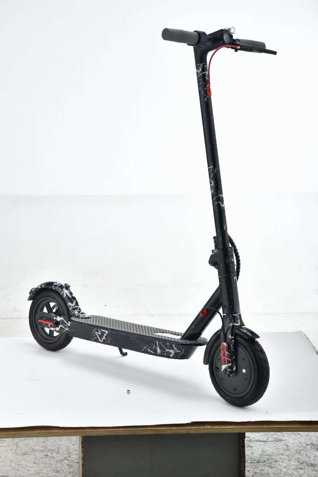 Electric scooters, outdoor sports folding portable mobility scooters, adult extreme sports equipment, lightweight and high-speed Application Scenario