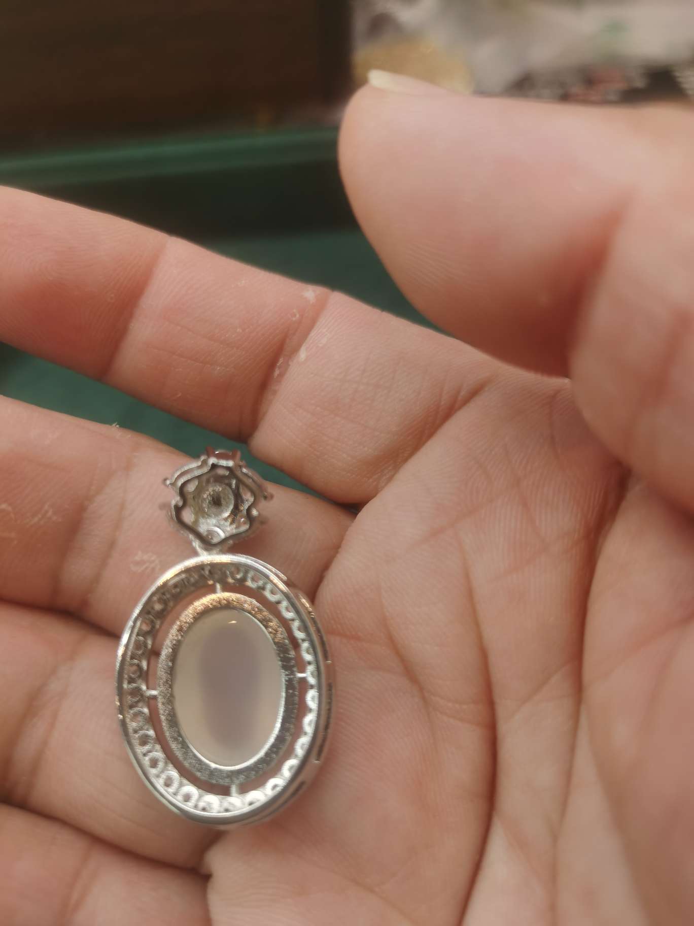 满锆祖母绿大蛋面，2024061803，髓缘详情图3