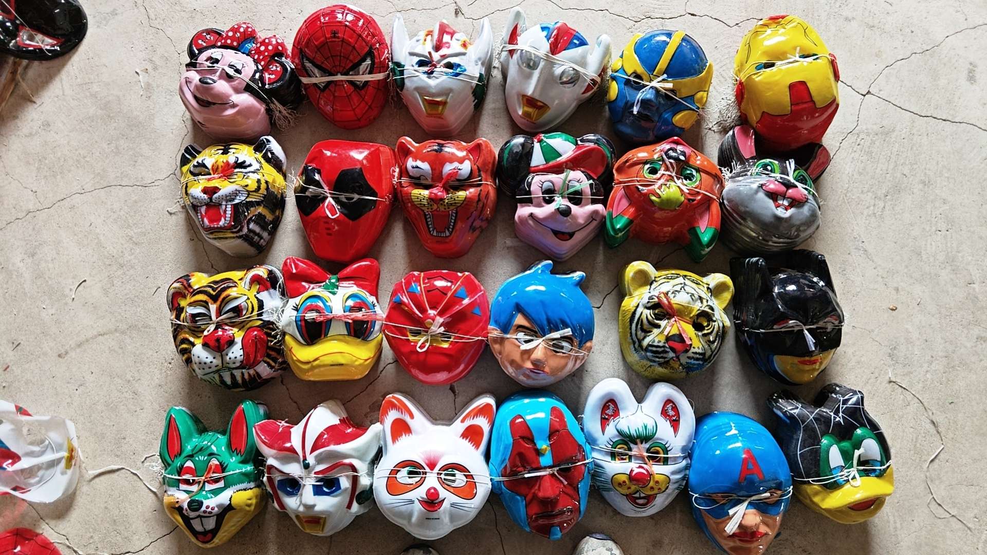 卡通面具白底实物图