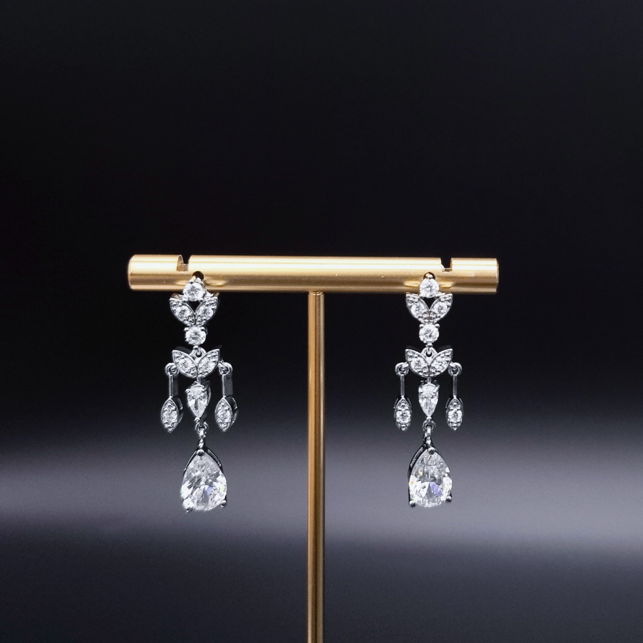 Golden Dream Beauty's luxurious, trendy and fashionable micro-inset earrings, necklaces, stud earrings, three-piece set TL-200 Aries accessory Zircon, selected for parties, annual meetings and banquets, trendy and fashionable style label, carefully selected for a sense of high-end Item Picture