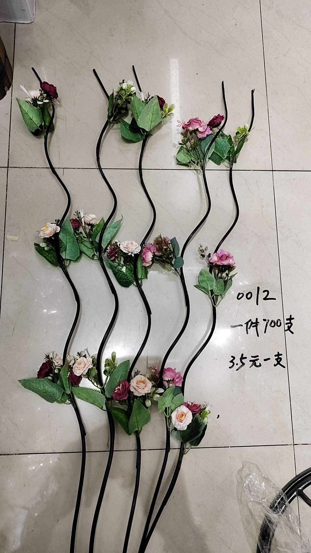 家饰簪花仿真花饰塑料花 假花塑料花植绒毛玫瑰花 仿真柏树配件 色彩鲜艳逼真装饰品