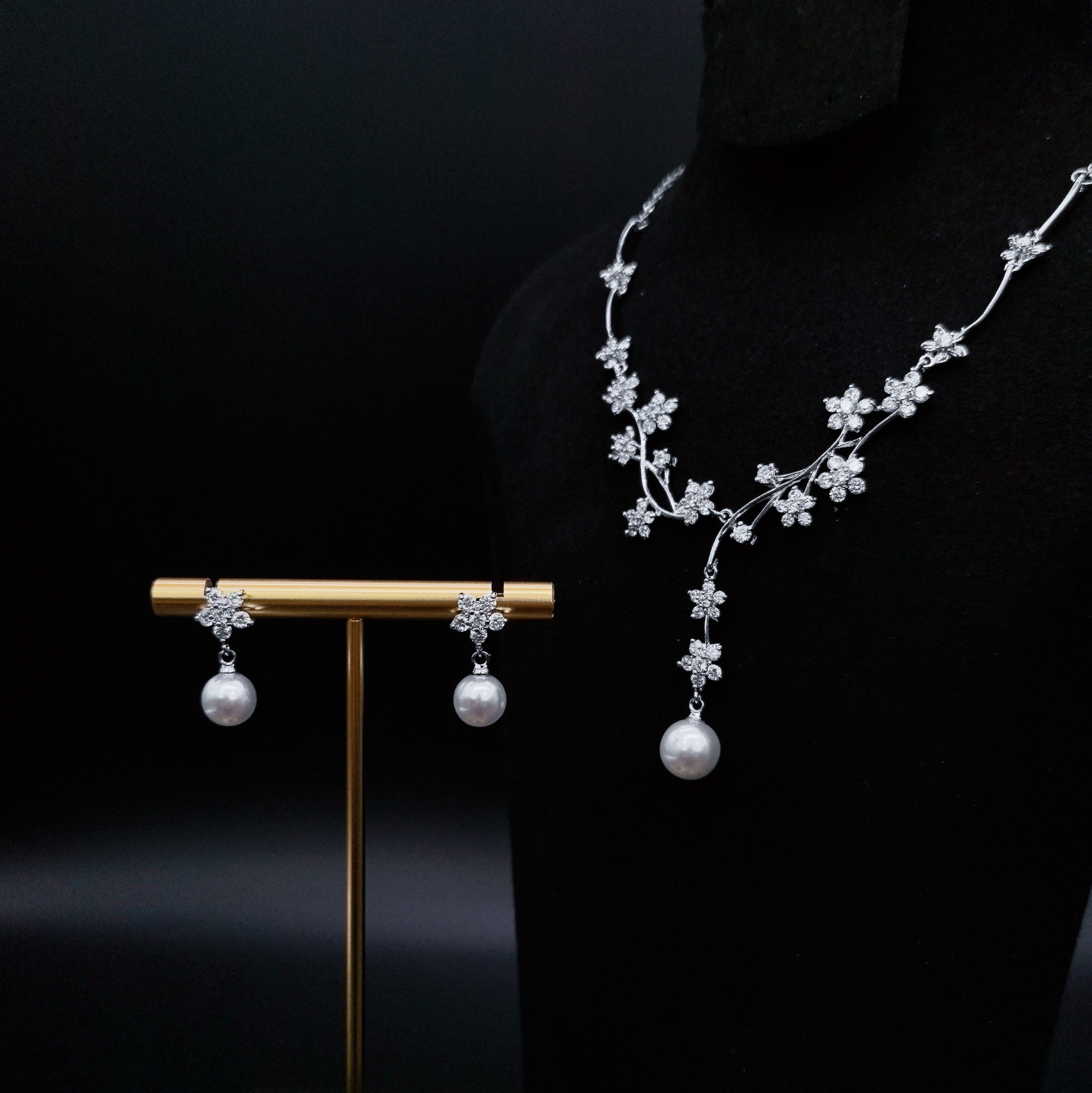 Necklace, earring set, Korean-style wedding dress jewelry, shining zircon wedding banquet and annual meeting stud earrings, luxurious and versatile, exquisite and adjustable zircon necklace, bride's wedding dress and evening dress accessories, long and fashionable earrings for women details Picture