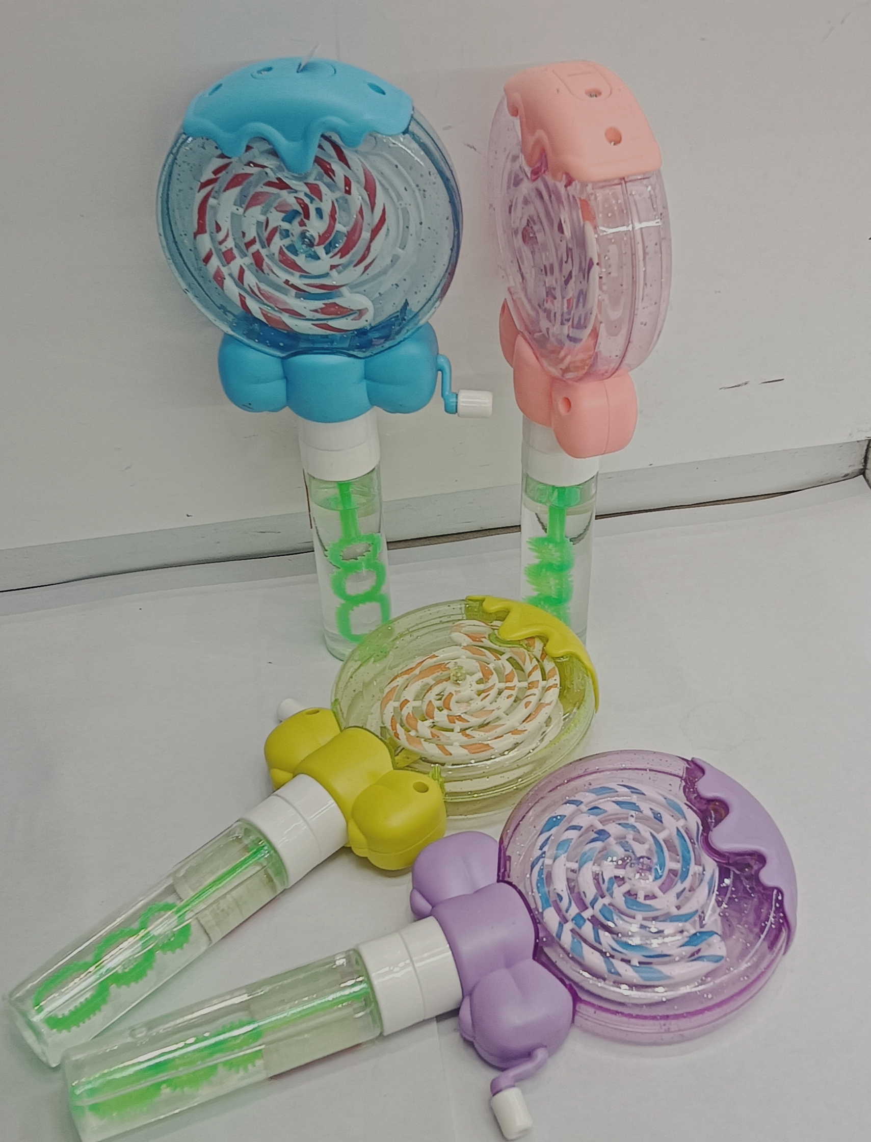 Cross-border trade, colorful rotating lollipops, bubble sticks, children's toys, two-in-one creative hot sale, street stall wholesale, new and unique small toys, children's cute bubble machines, children's summer outdoor Item Picture