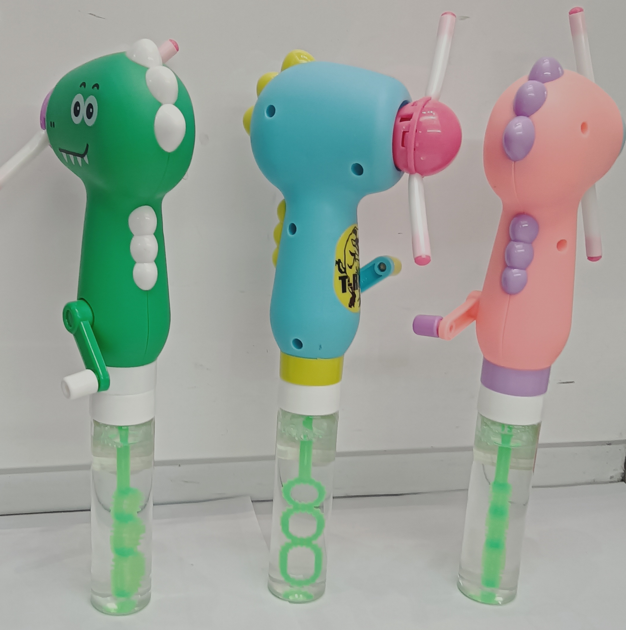 Cross-border foreign trade hand-cranked dinosaur light sticks, bubble sticks, children's toys, two-in-one creative hot sale, street stall supply wholesale, new and unique small toys, children's cute bubble machines, children's summer outdoor