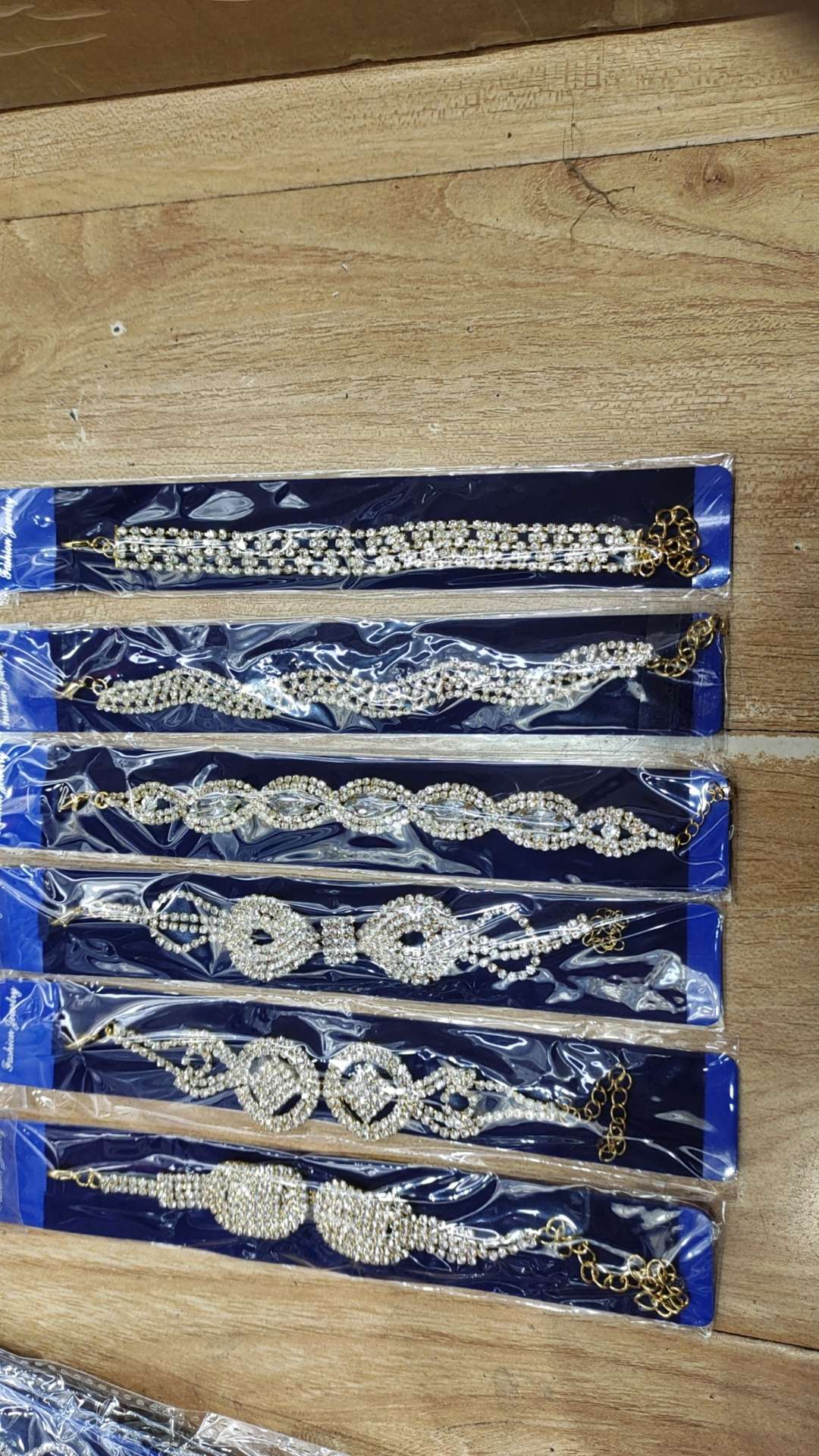 Crown headwear, hair accessories, adult hair combing accessories, exquisite accessories, elegant temperament, ladies' headwear, unique design, fashionable and trendy crown headwear Item Picture