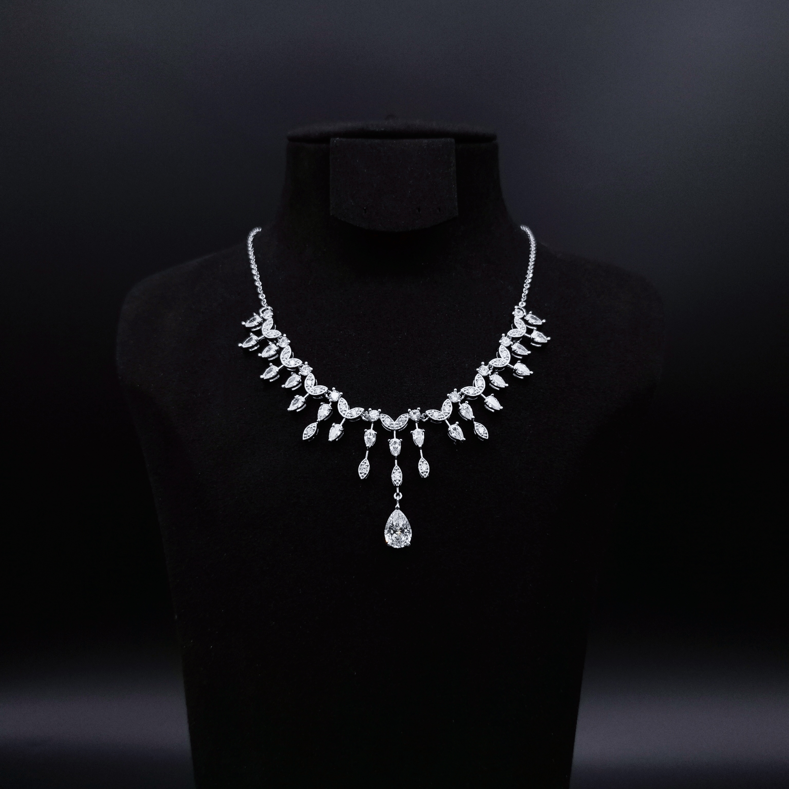 Golden Dream Beauty's luxurious, trendy and fashionable micro-inset earrings, necklaces, stud earrings, three-piece set TL-200 Aries accessory Zircon, selected for parties, annual meetings and banquets, trendy and fashionable style label, carefully selected for a sense of high-end Application Scenario