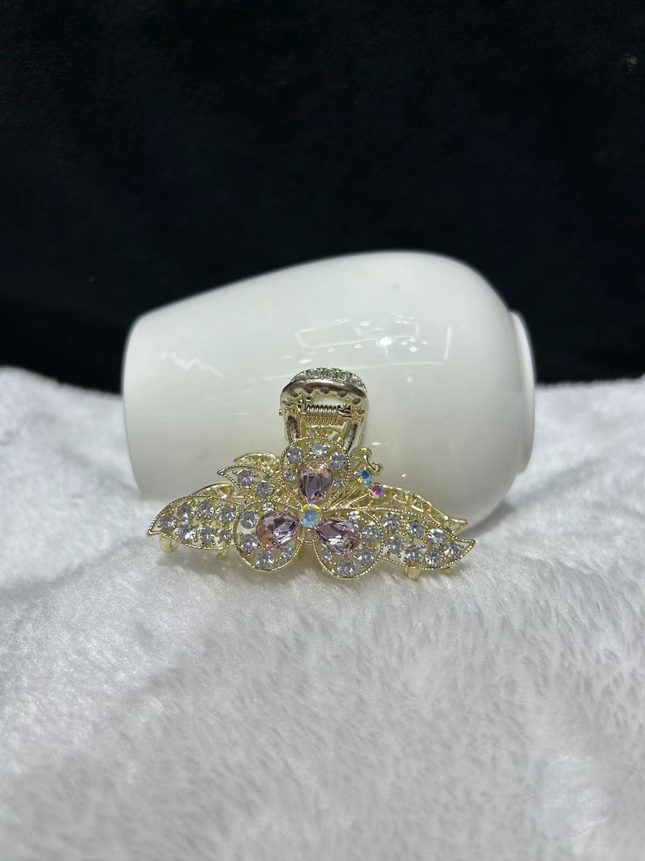 发夹女2024年新款高级感鲨鱼夹锆高贵气质造型独特设计 闪耀光泽质感出众白底实物图