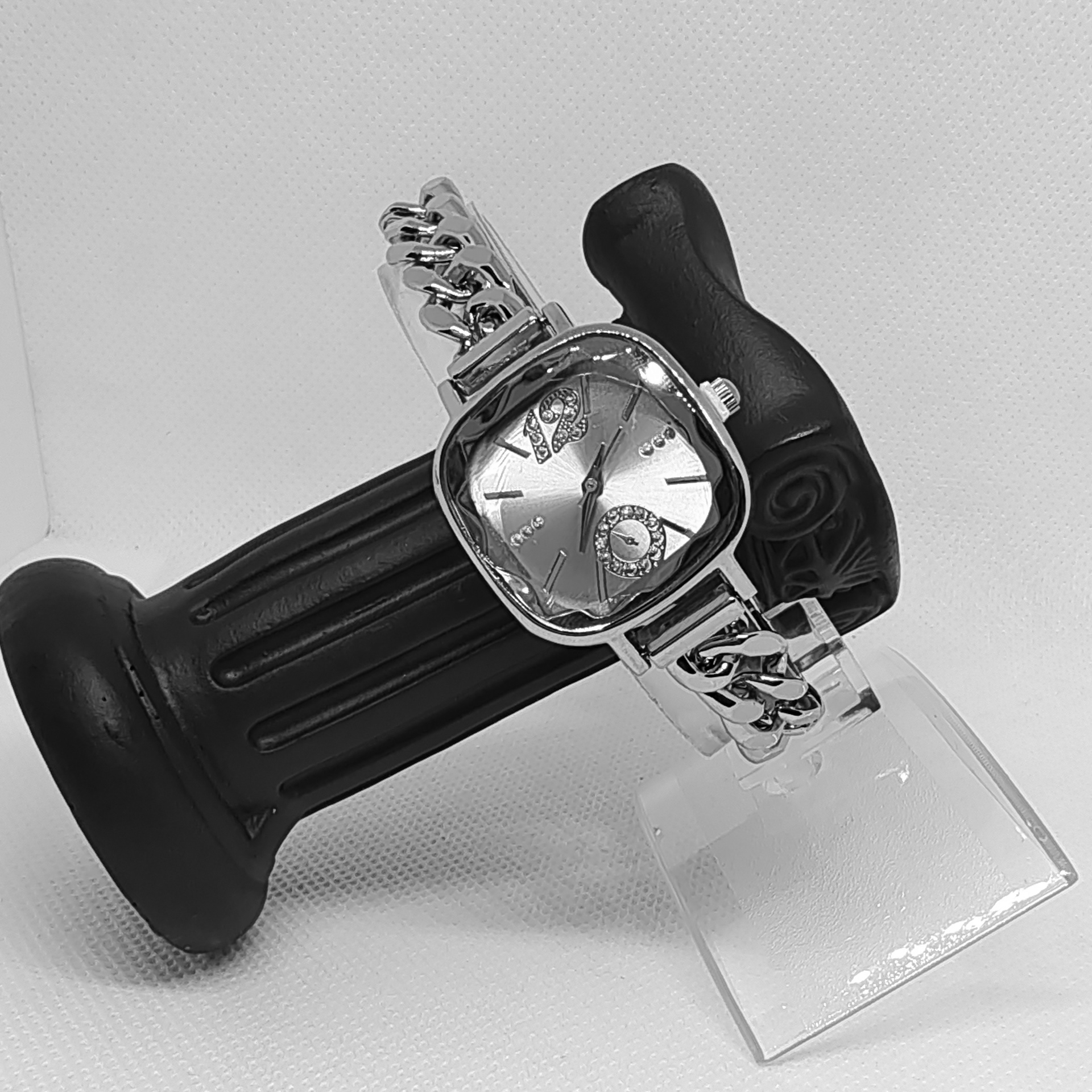 New Temperament Fashion Square Women's Watch Hollow Chain Women's Quartz Watch Bracelet Watch Manufacturers Wholesale Item Picture