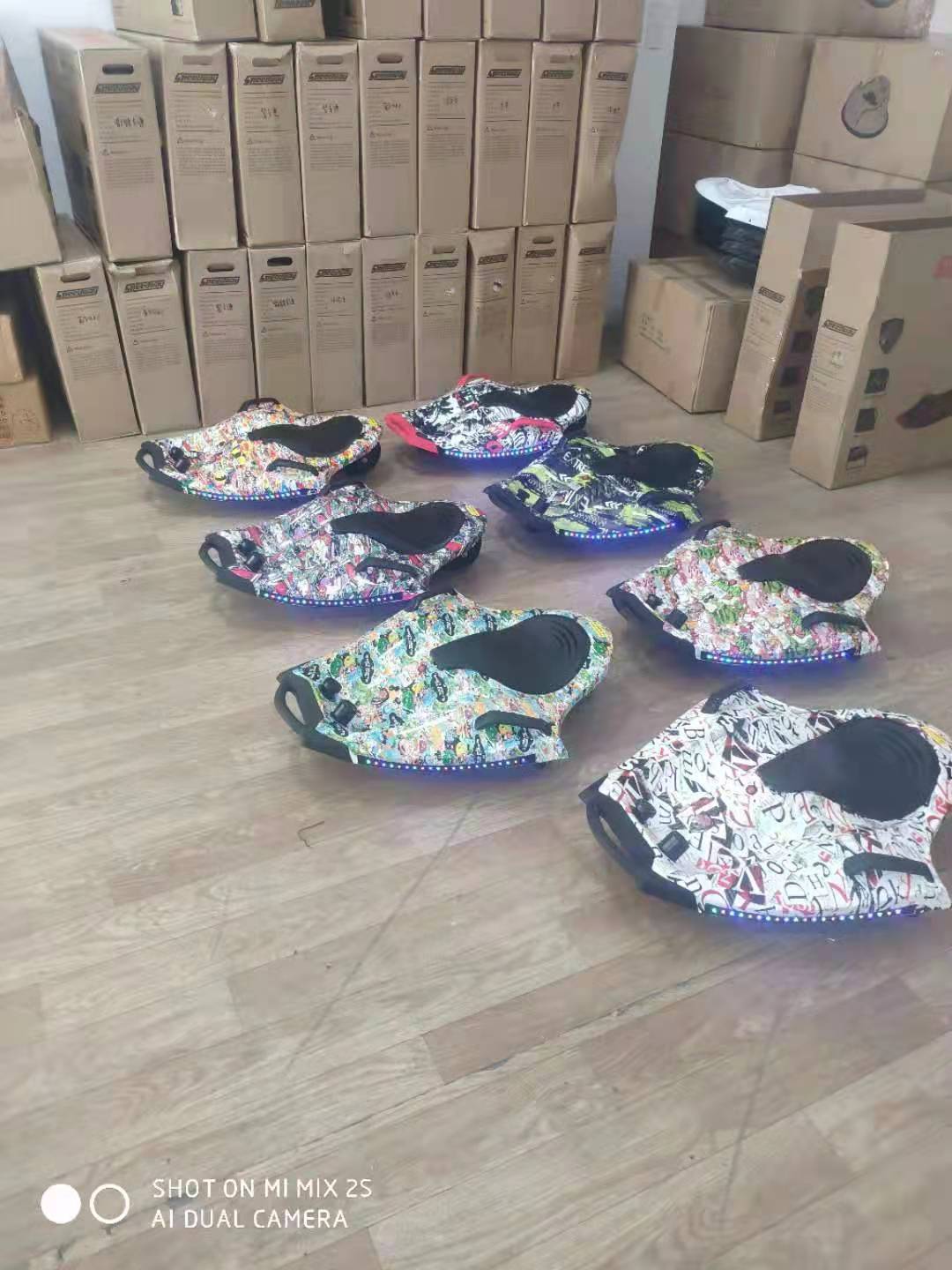 Electric scooter, folding sports outdoor skateboard, roller skate, ice skates, mobility scooter, integrated design of scooter and skateboard, lightweight and portable, fun to slide details Picture