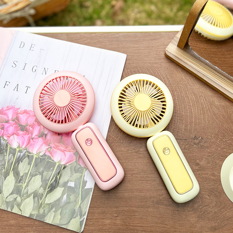 A vertical, convenient, simple and foldable three-speed small fan with a light Application Scenario