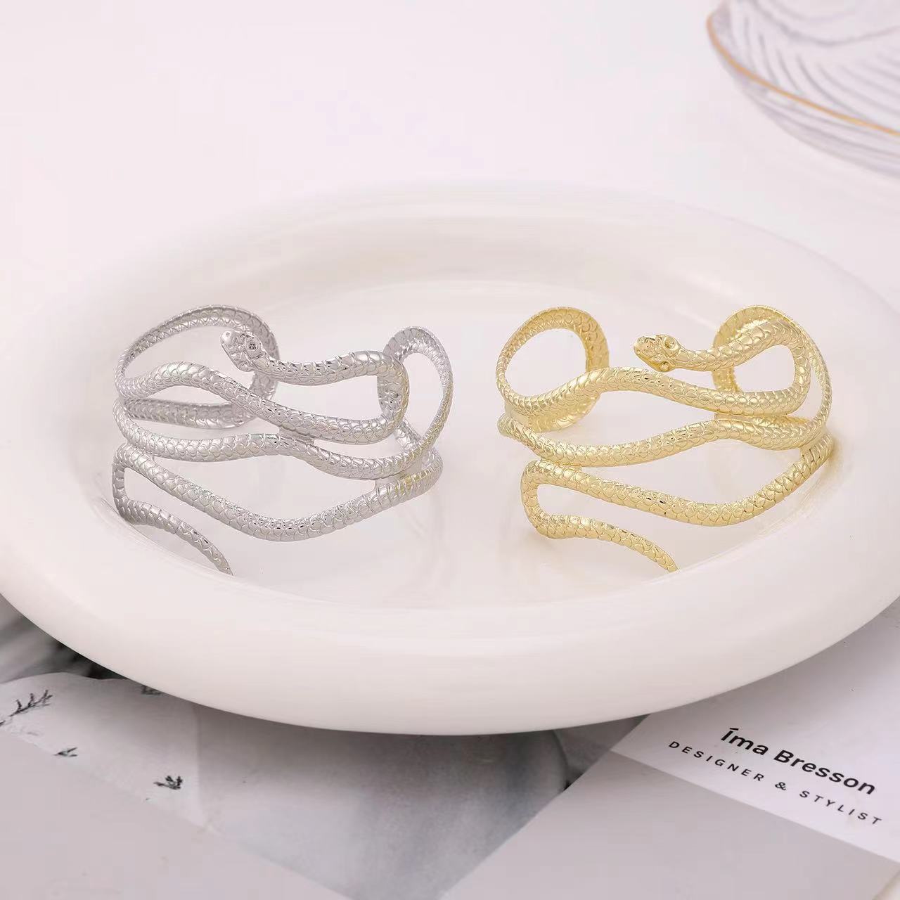 Cross-border best-selling item: Metal shining irregular shape adjustable opening snake-shaped women's metal arm bracelet arm ring bracelet Specification image