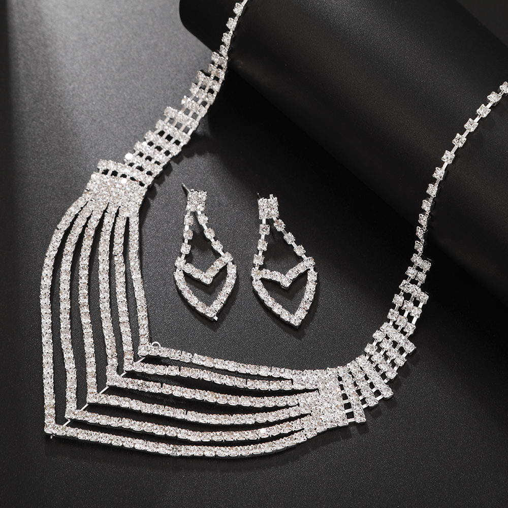 Fashionable and hot-selling bride accessories: water diamond wedding necklace, earrings, wedding dress accessories, bride necklace, wedding set, chain, water diamond set, two-piece set Specification image