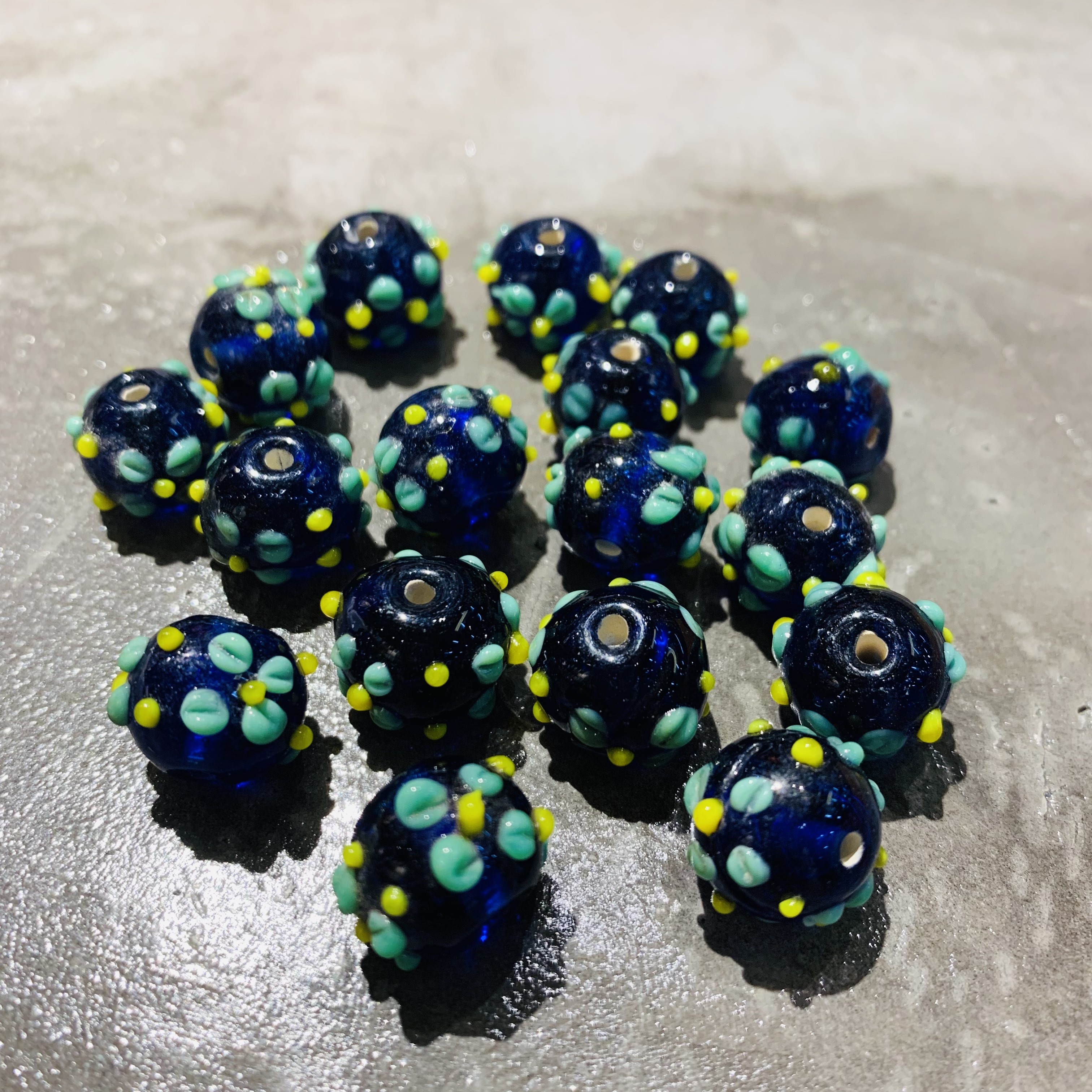 Imported Nepalese ancient glass beads, traditional scattered bead jewelry, diy bracelet, necklace accessory, amulet chain, pure handcrafted polka dot bracelet material wholesale Specification image