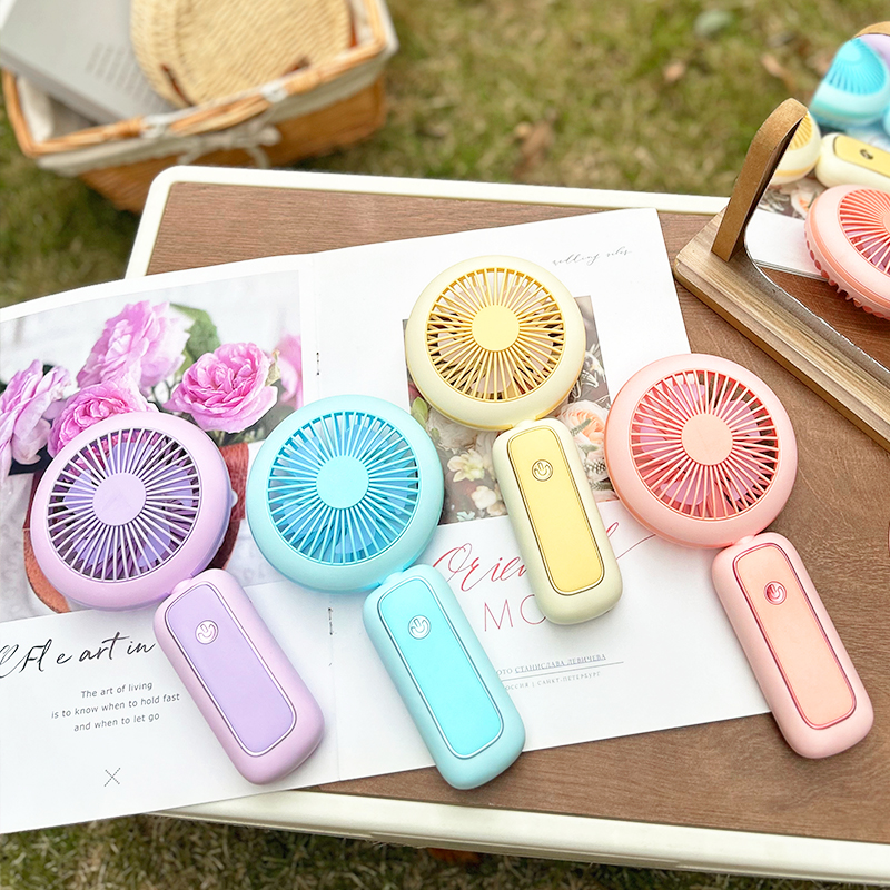 A vertical, convenient, simple and foldable three-speed small fan with a light details Picture