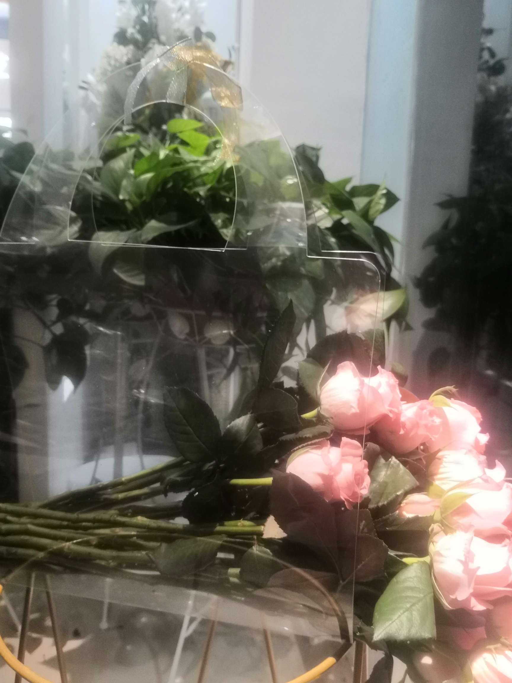 Souvenir handbag, eco-friendly packaging bag, ins flower packaging bag, PVC material, 2025 new packaging design, gift handbag detail image 7