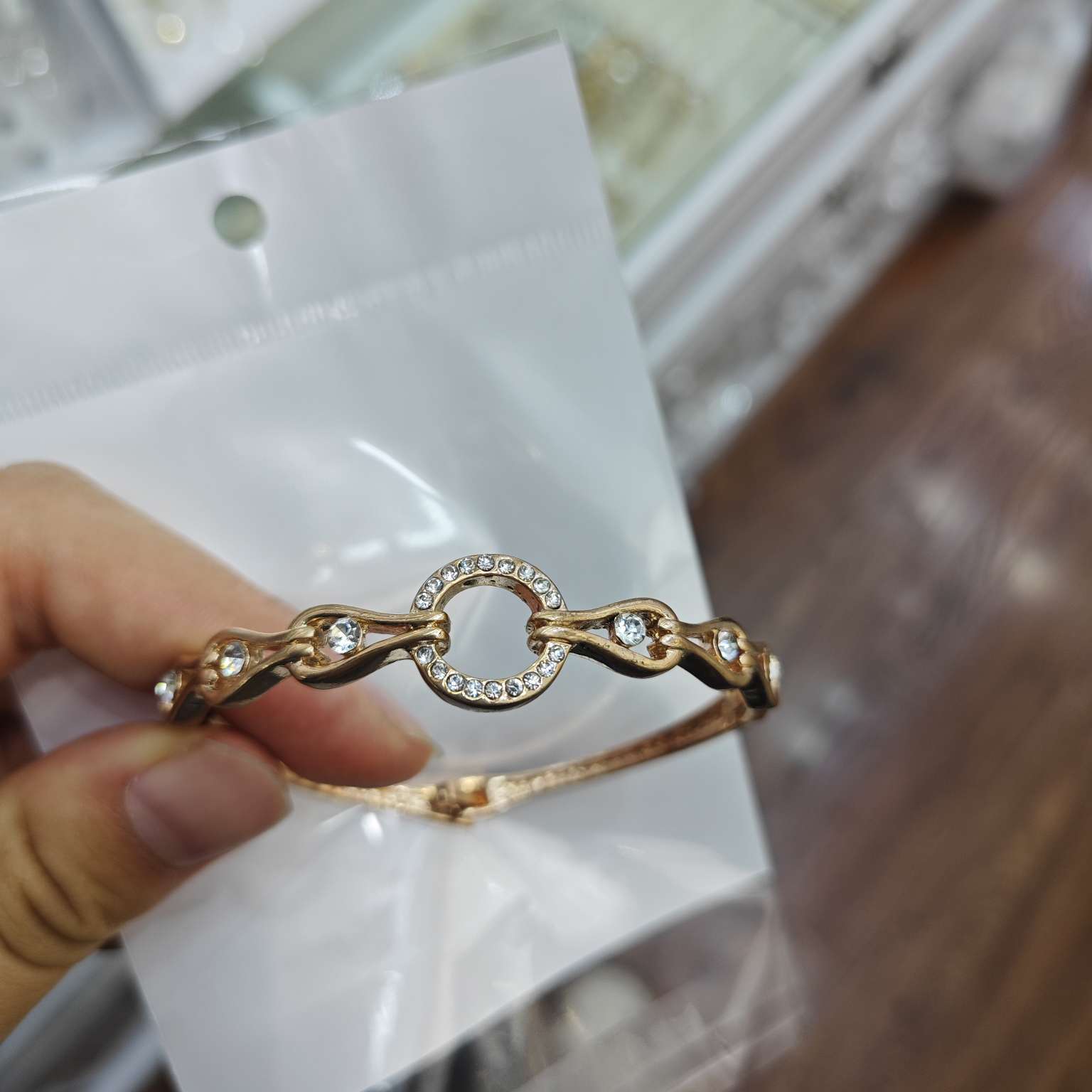 流行手镯 精致手饰 高档女士手镯 独特设计饰品 时尚潮流配饰 跨境热卖款手镯 潮流手镯细节图