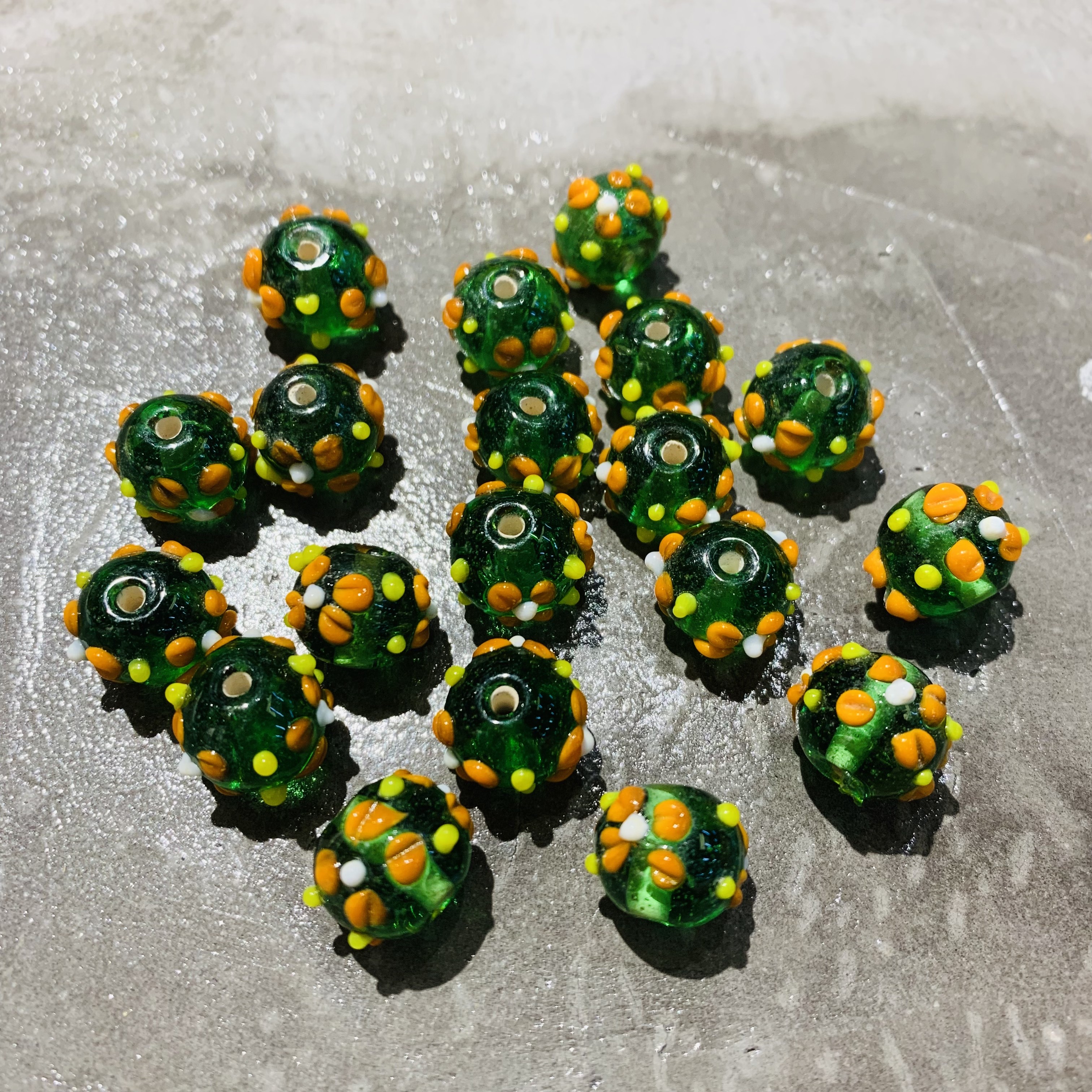 Imported Nepalese ancient glass beads, traditional scattered bead jewelry, diy bracelet, necklace accessory, amulet chain, pure handcrafted polka dot bracelet material wholesale details Picture