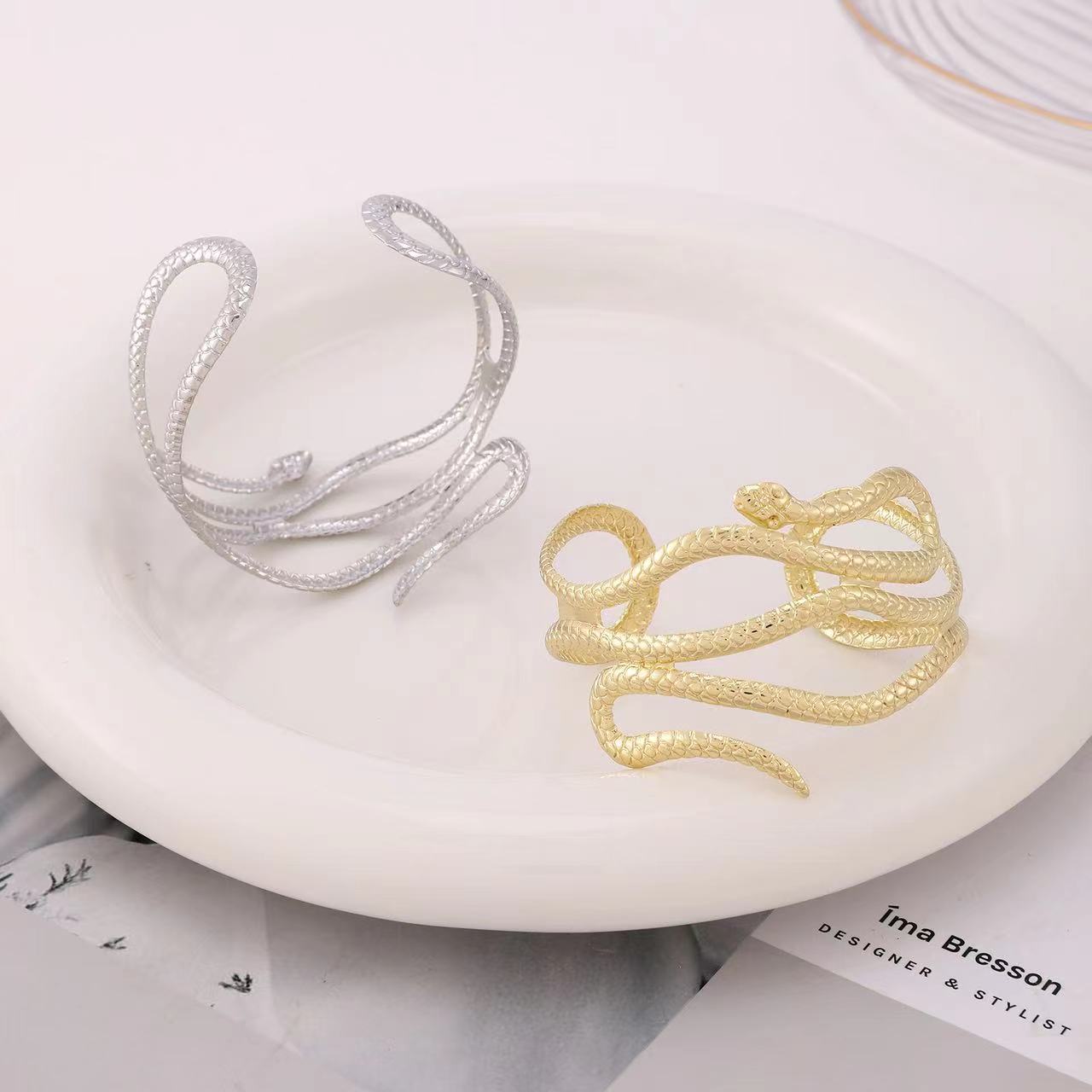 Cross-border best-selling item: Metal shining irregular shape adjustable opening snake-shaped women's metal arm bracelet arm ring bracelet details Picture