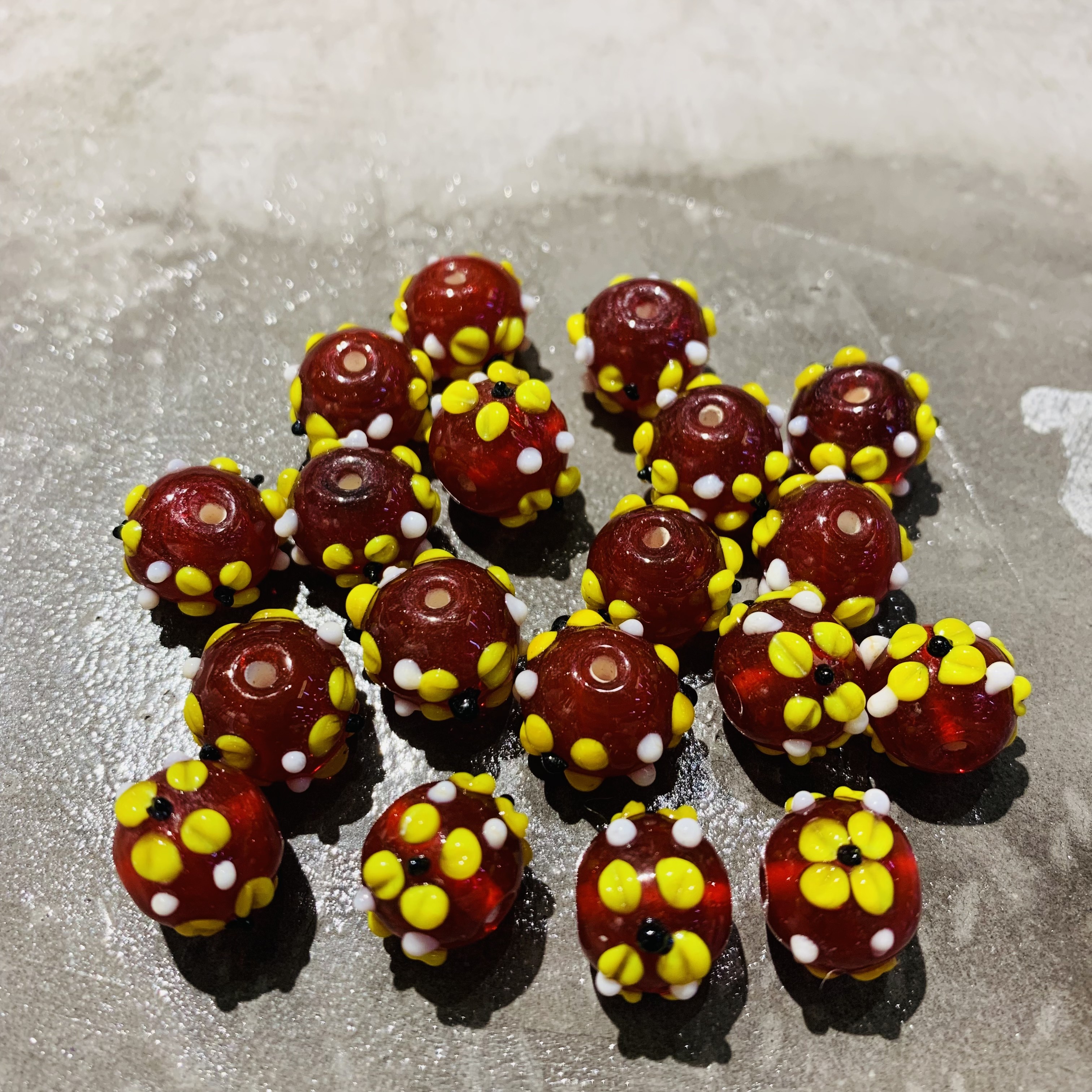 Imported Nepalese ancient glass beads, traditional scattered bead jewelry, diy bracelet, necklace accessory, amulet chain, pure handcrafted polka dot bracelet material wholesale Application Scenario