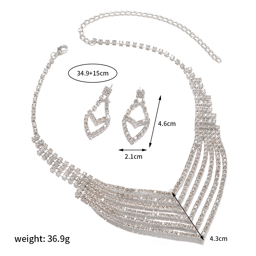 Fashionable and hot-selling bride accessories: water diamond wedding necklace, earrings, wedding dress accessories, bride necklace, wedding set, chain, water diamond set, two-piece set Application Scenario