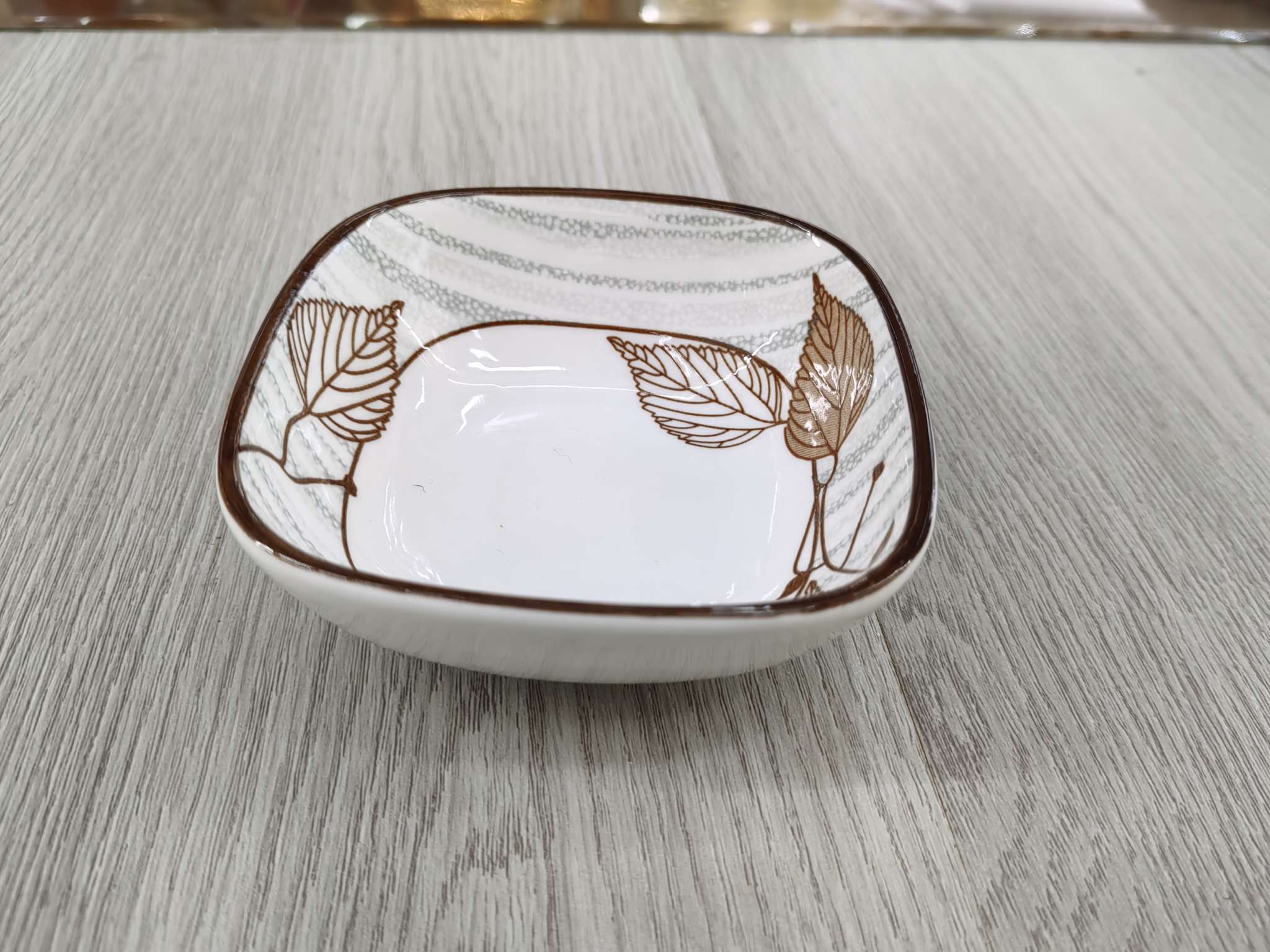 Exclusive ceramic tableware set for daily necessities, including seasoning bowls and plastic ceramic plates. Durable and practical ceramic tableware set details Picture