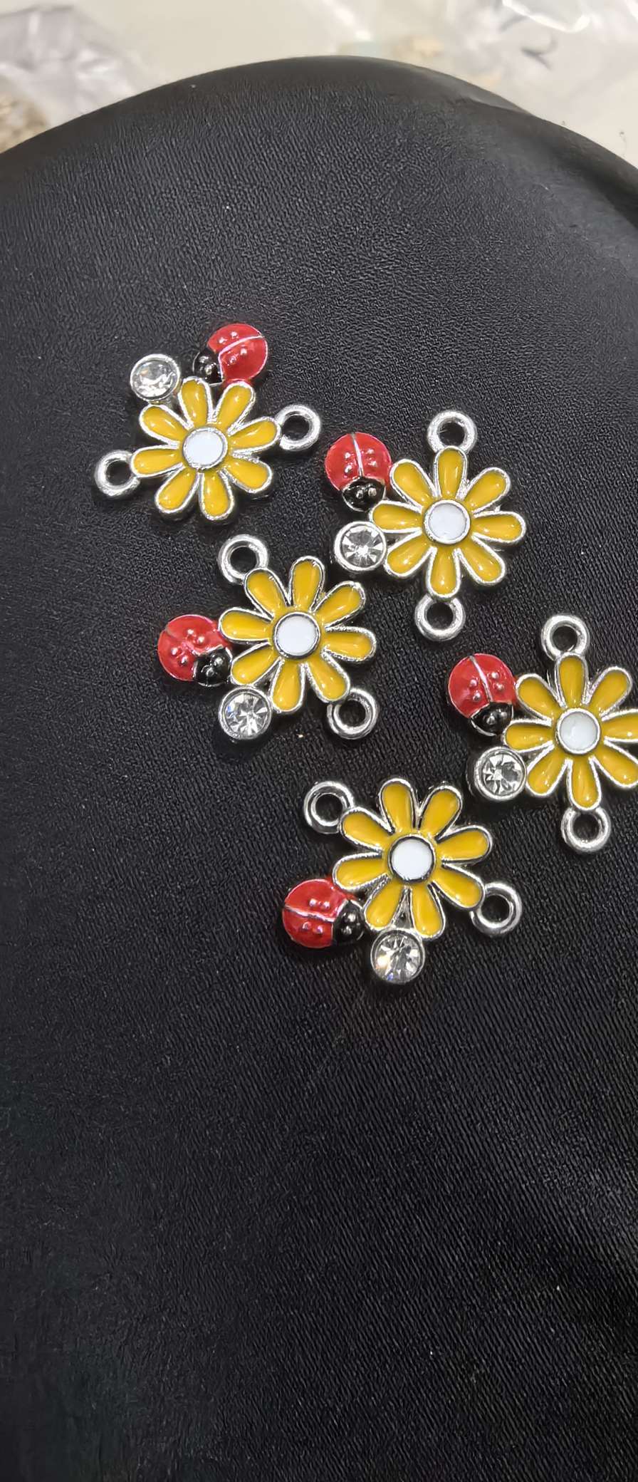 Chrysanthemum ladybug pendant Item Picture