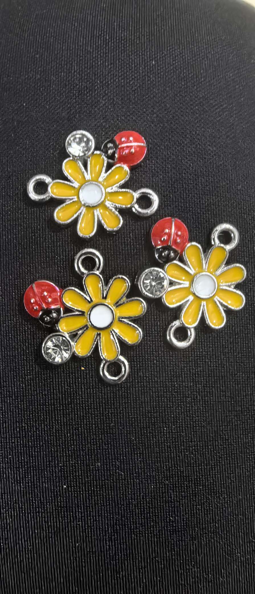 Chrysanthemum ladybug pendant Specification image