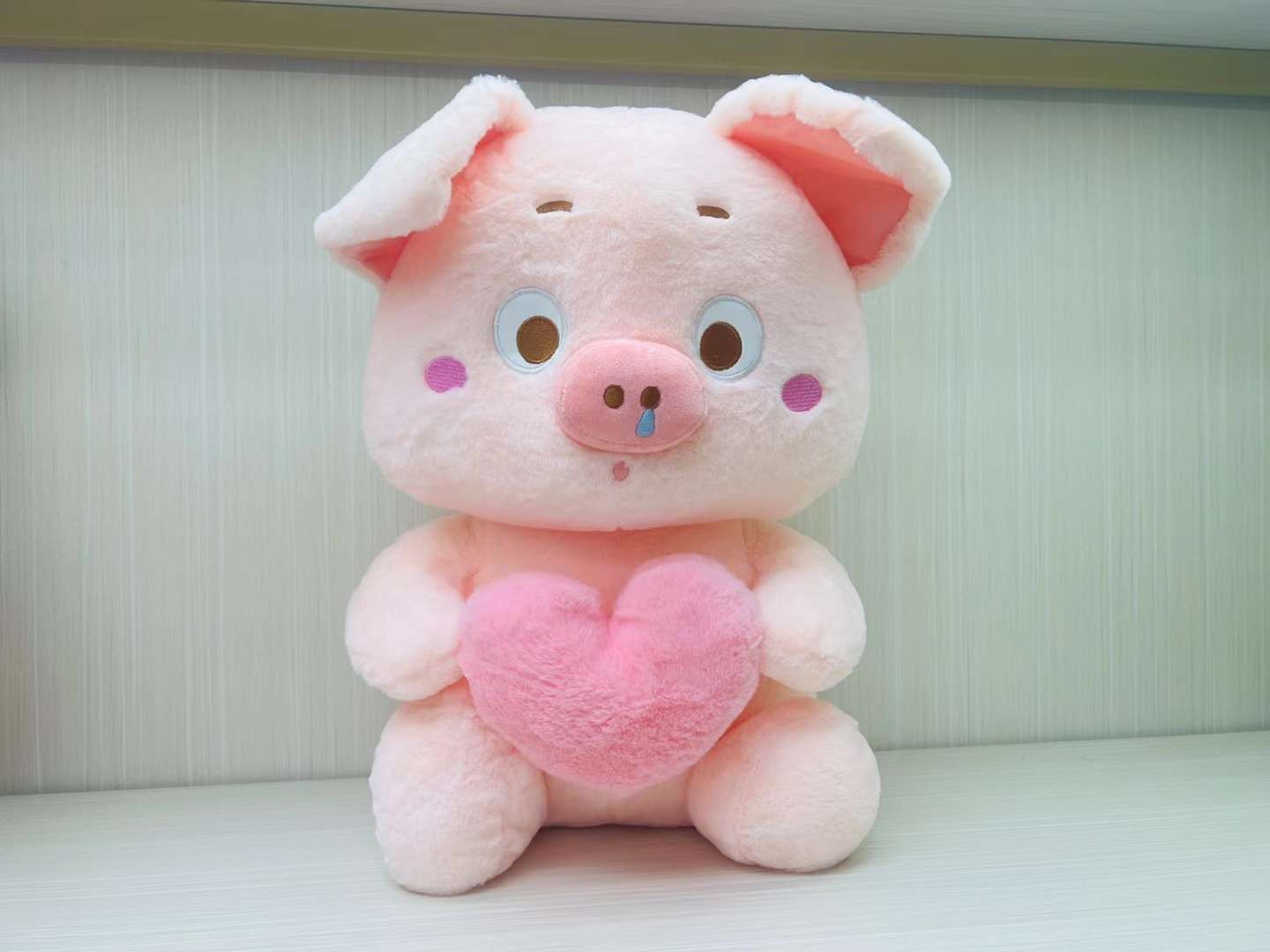 15寸中号抱心猪猪毛绒玩具公仔