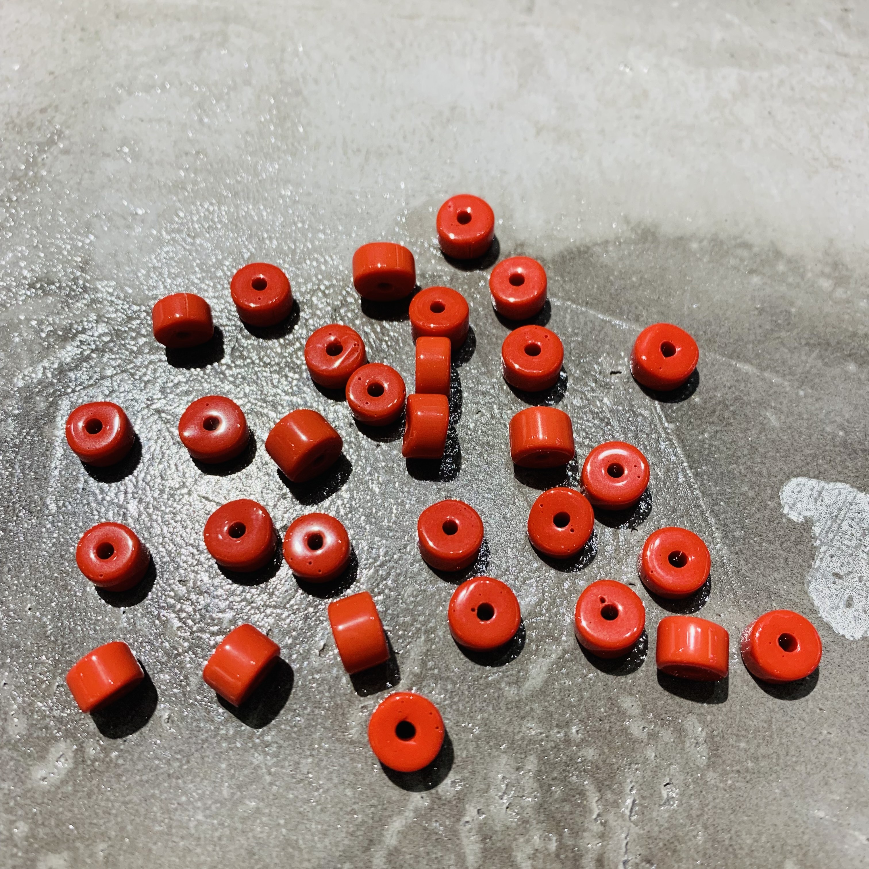 Imported Nepalese old glass loose beads, spacer beads, bucket beads, large-hole bracelets, cultural play accessories, DIY ancient-style materials, handcrafted beaded glass accessories, Bodhi bracelet materials wholesale Application Scenario