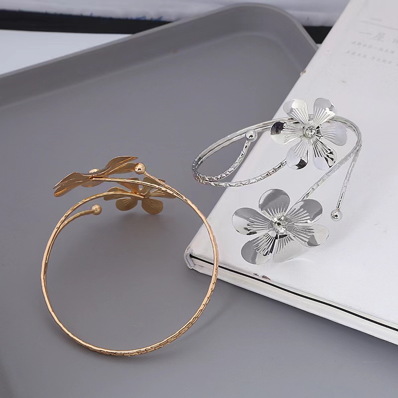 Cross-border best-selling item: Metal shining, irregular opening shape, adjustable, handcrafted ladies' arm bracelet, wristband Specification image