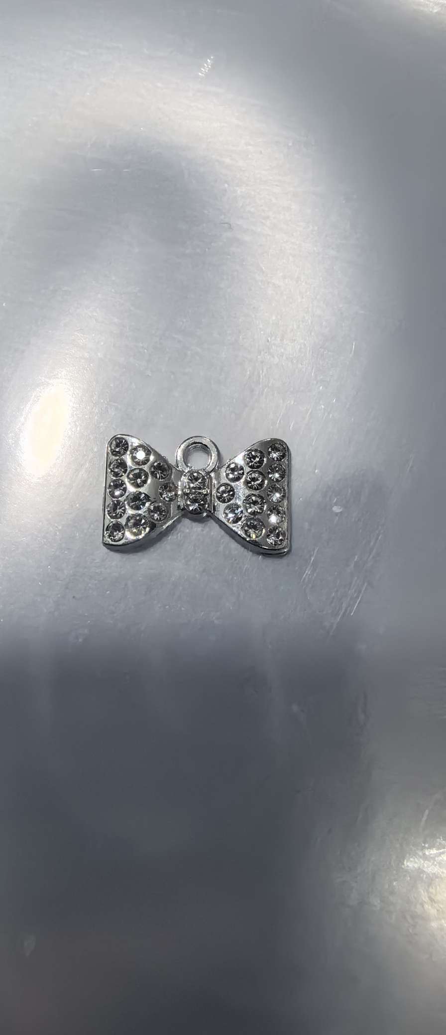 Bow pendant