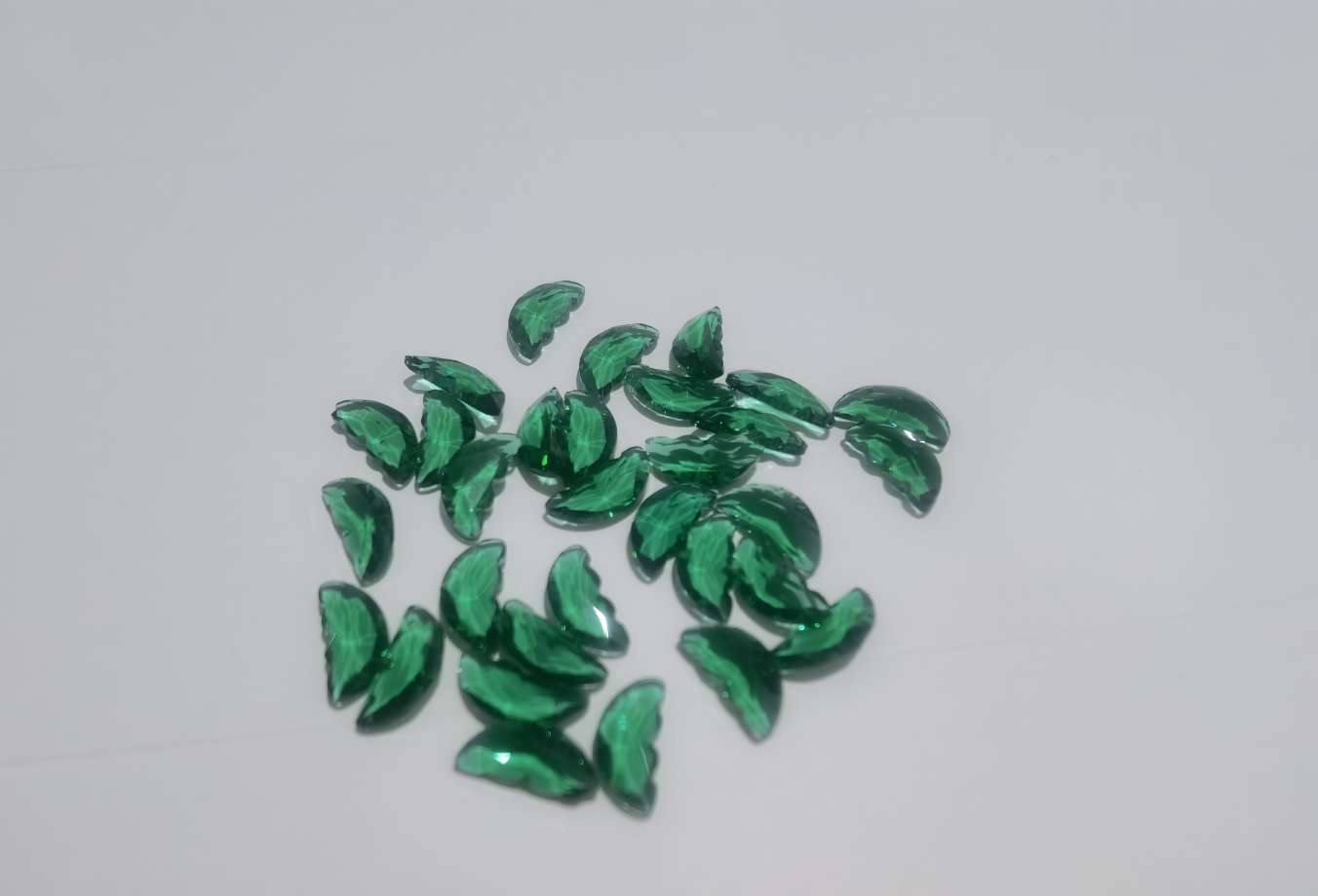 蝴蝶玻璃水晶饰品半成品水晶配件超闪幻彩极光