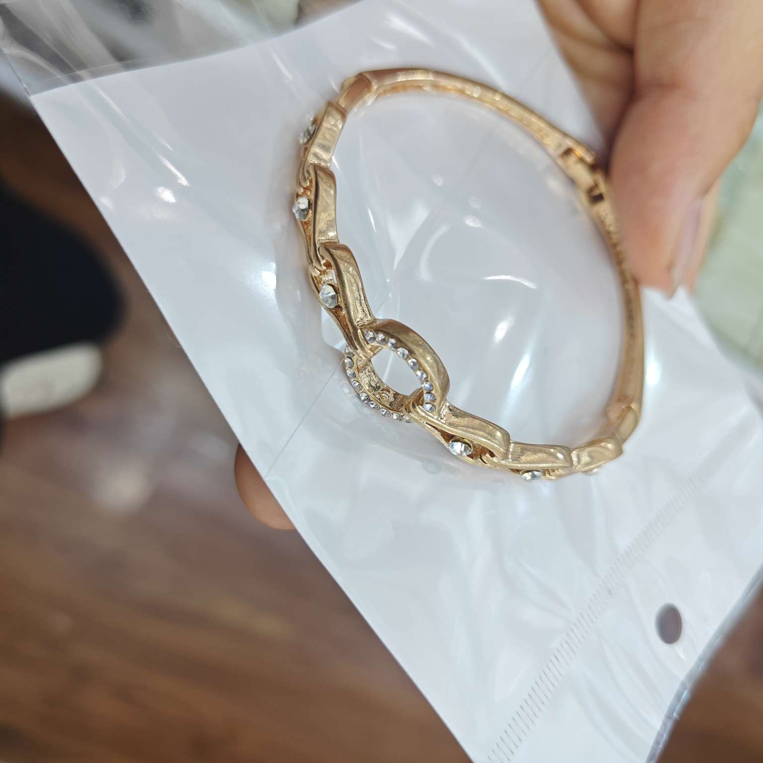 流行手镯 精致手饰 高档女士手镯 独特设计饰品 时尚潮流配饰 跨境热卖款手镯 潮流手镯产品图