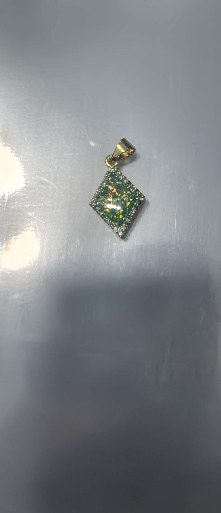Aobao green rhombic pendant