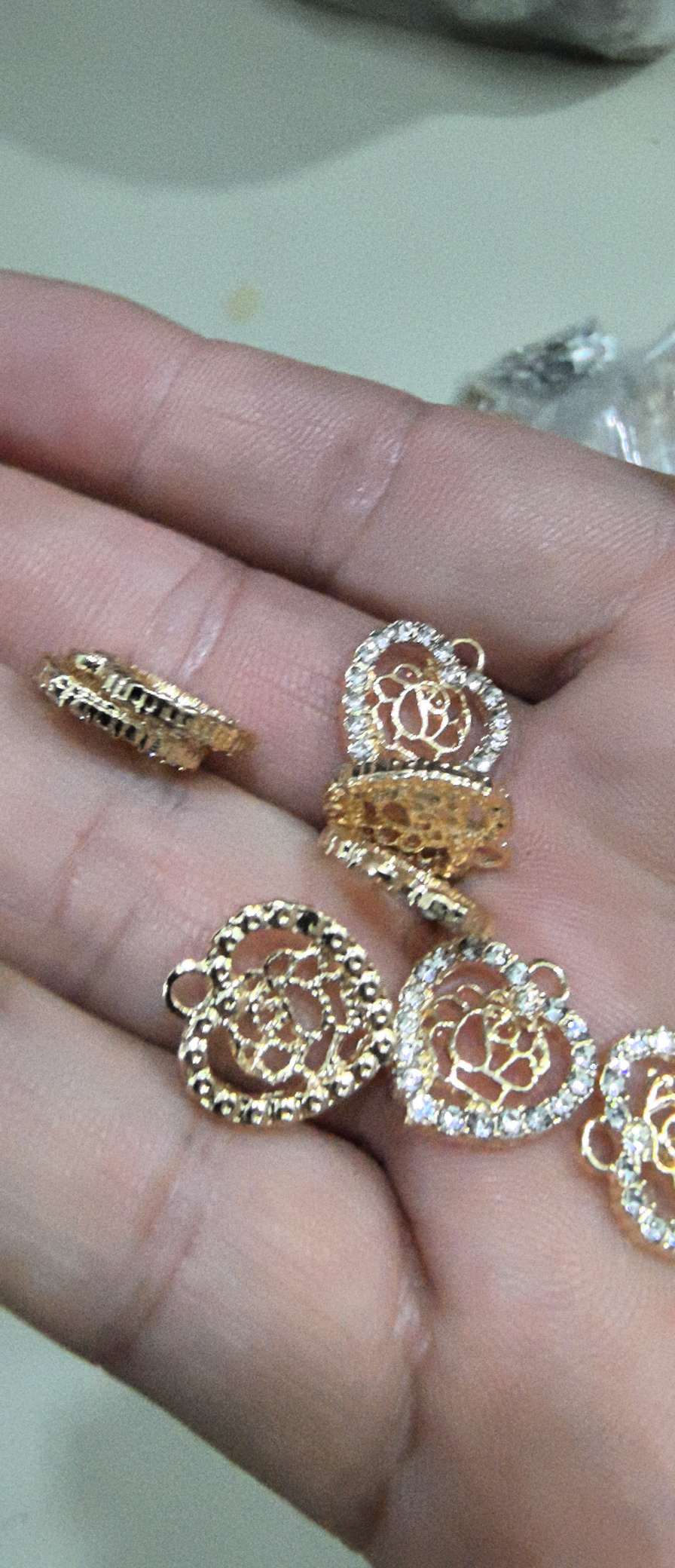 Heart-shaped rose pendant Specification image