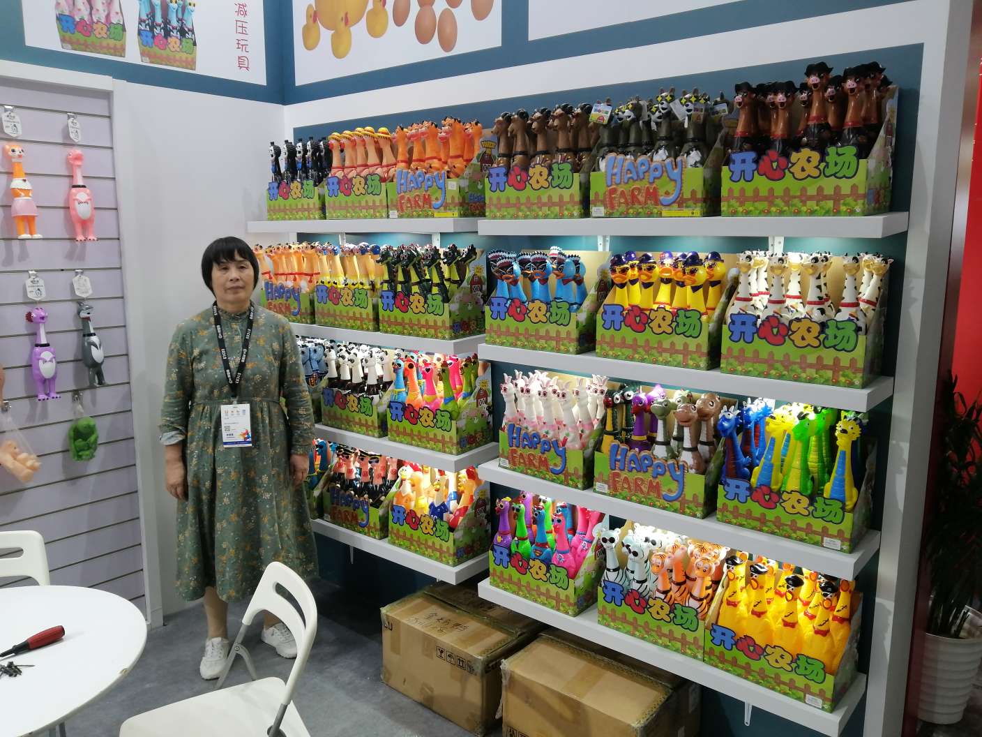 减压惨叫玩具新款宠物服饰配饰 舒适透气小狗狗猫咪出门防雨防湿鞋子细节图