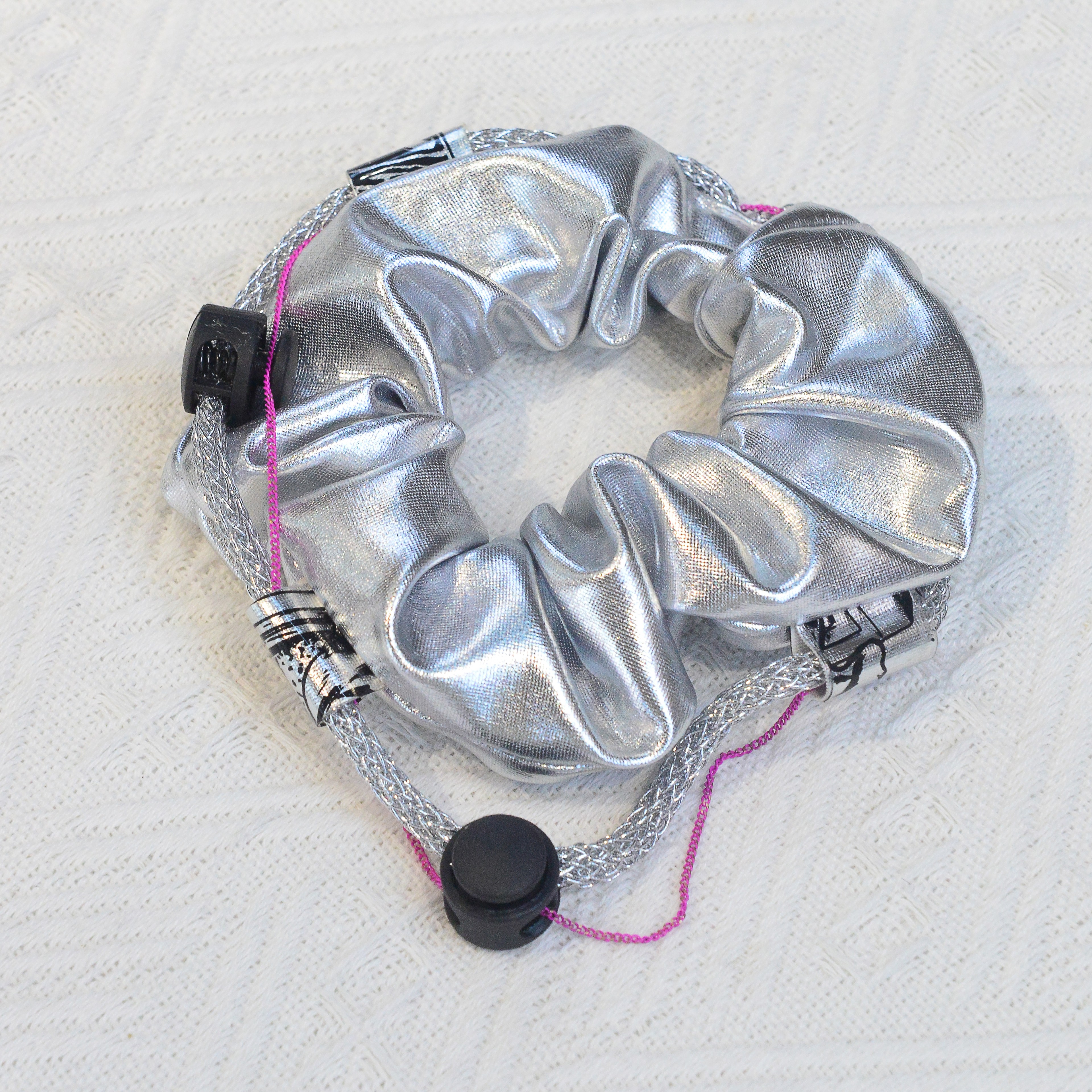 Original Self-Made Silver Bright Face Grab Clip Subculture Headband Y2k Hair Clip Millennial Style Headwear Application Scenario
