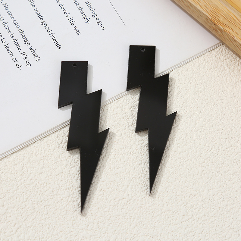 Amazon's best-selling fluorescent lightning-shaped European and American style earrings, acrylic earrings, stud earrings, and personalized earrings with a sense of design Application Scenario
