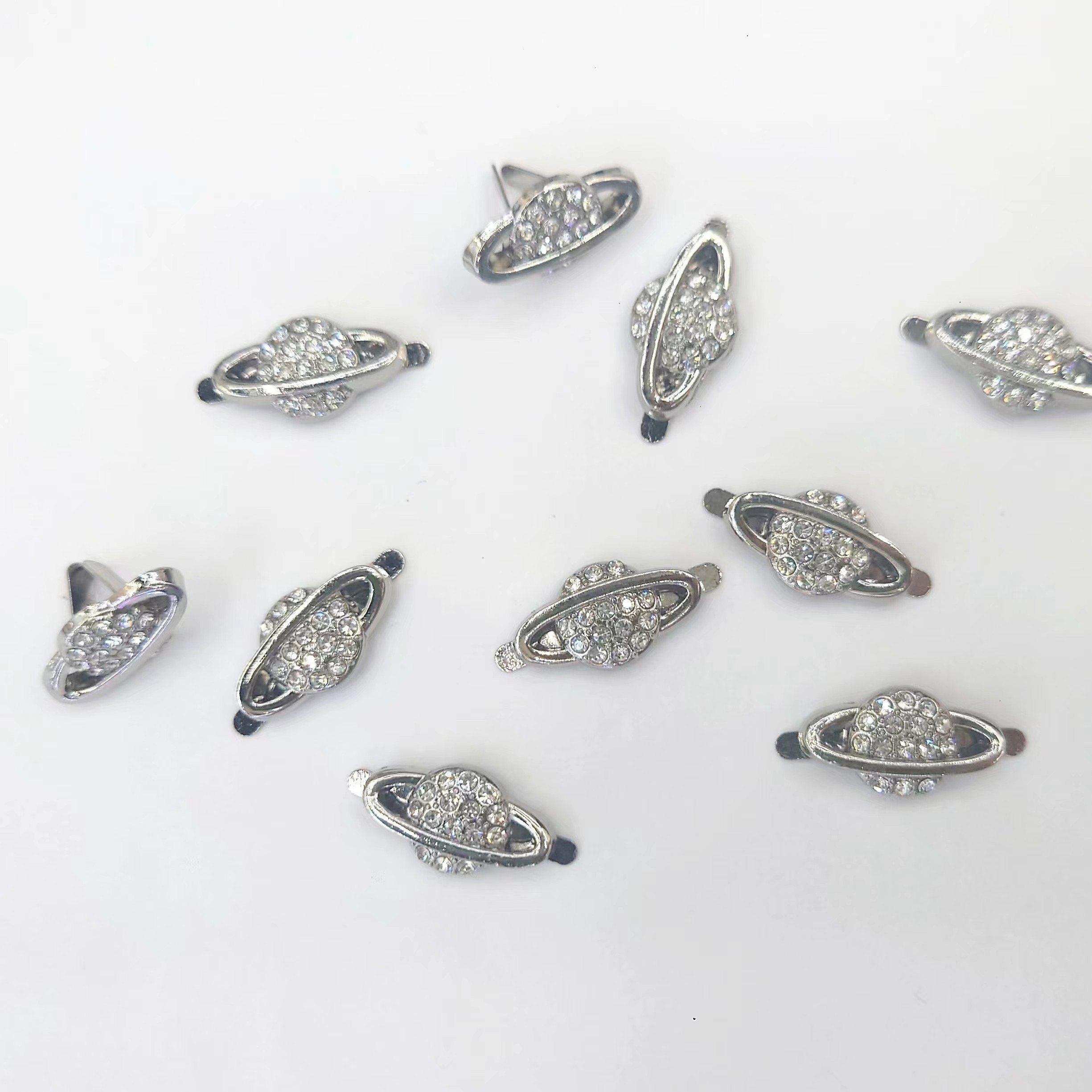 项链卡扣/项链/鞋扣塑料/鞋子装饰品/钥匙铜挂件细节图