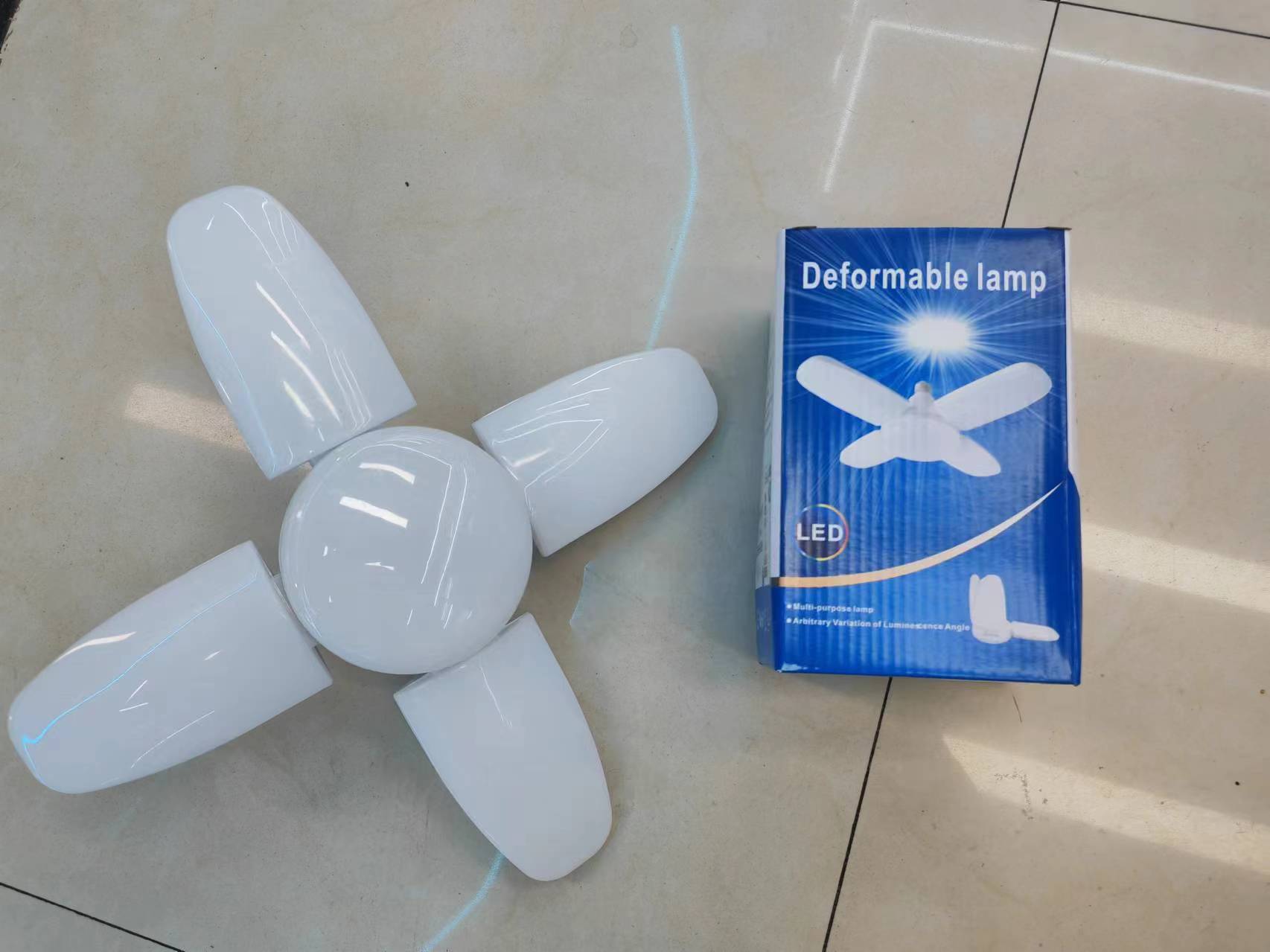 照明/led天花吊顶/柔性软灯条/手电筒外壳/大风扇家用白底实物图