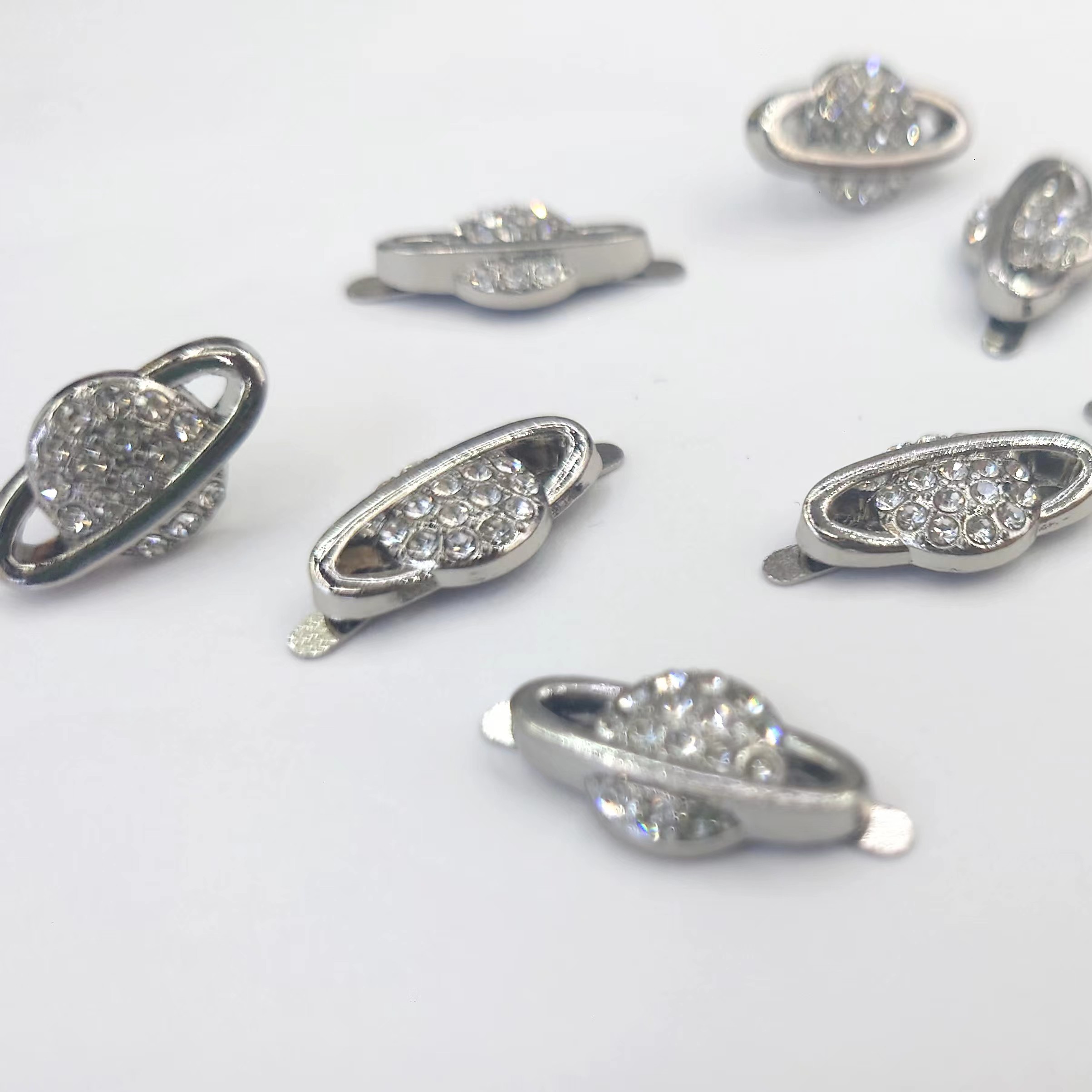 项链卡扣/项链/鞋扣塑料/鞋子装饰品/钥匙铜挂件产品图