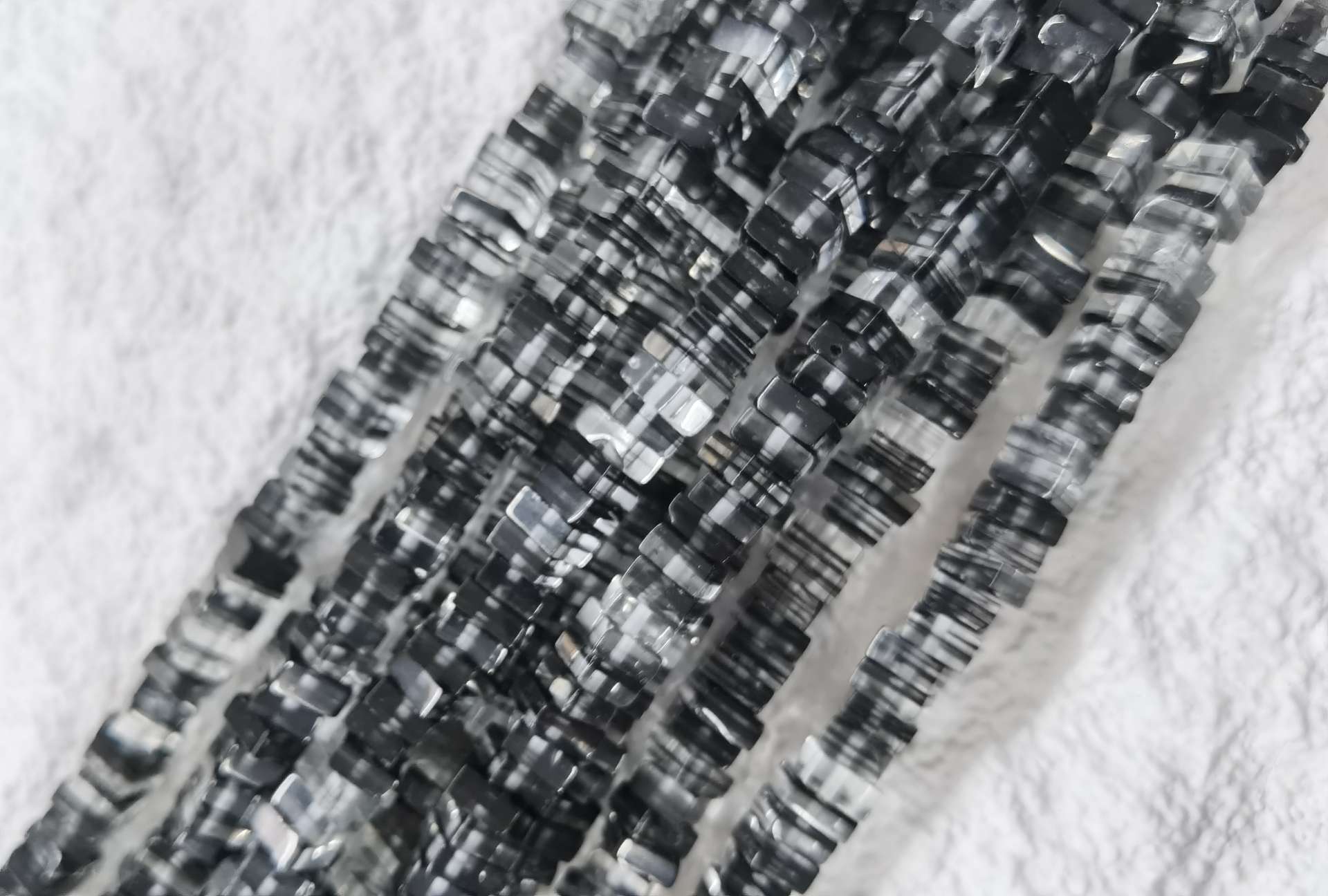 网络爆款意大利果糖琉璃散珠串珠 DIY 手工珠子 手链项链配饰厂家直销产品图