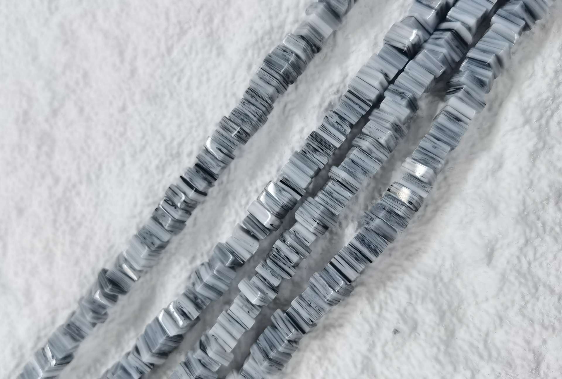 网络爆款意大利果糖琉璃散珠串珠 DIY 手工珠子 手链项链配饰厂家直销详情图6