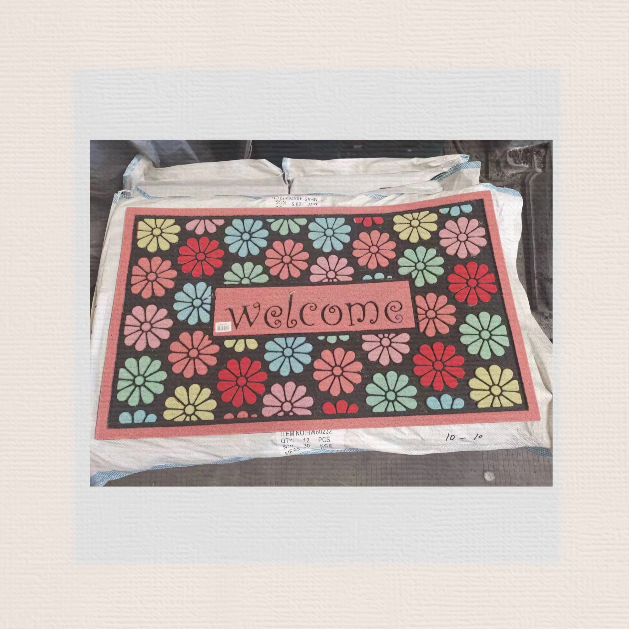 The quality of the European and American style rubber base flocked floor mat, anti-slip door mat, rubber foot mat and flocked floor mat is excellent. The patterns are clear and beautiful. The size of the outdoor mat is 45*75cm. There are multiple patterns that can be mixed or installed separately Specification drawing