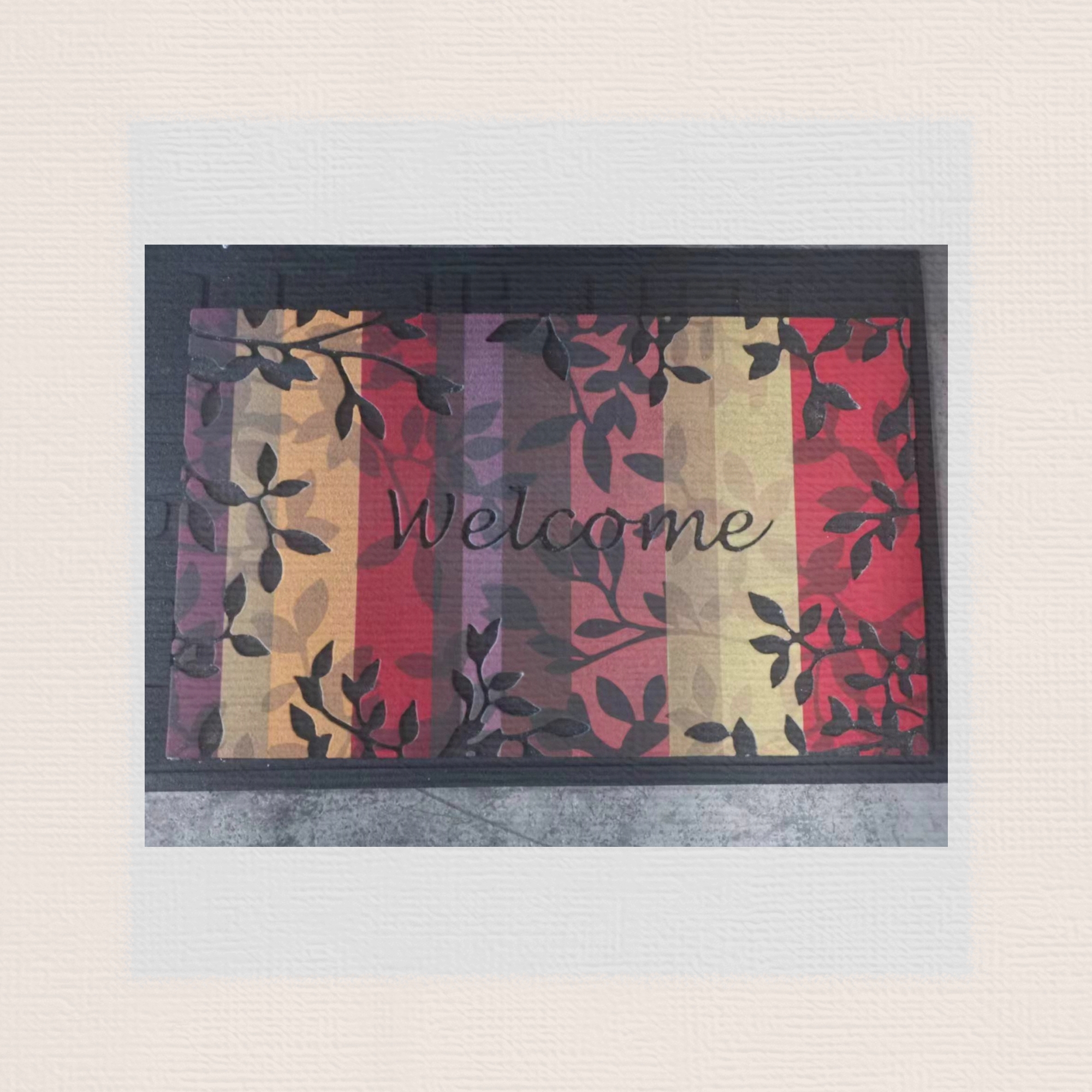 The quality of the European and American style rubber base flocked floor mat, anti-slip door mat, rubber foot mat and flocked floor mat is excellent. The patterns are clear and beautiful. The size of the outdoor mat is 45*75cm. There are multiple patterns that can be mixed or installed separately full figure