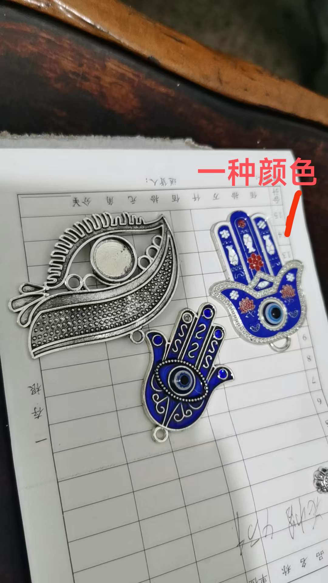 手掌饰品，蓝手掌，合金蓝手掌，手掌蓝眼睛